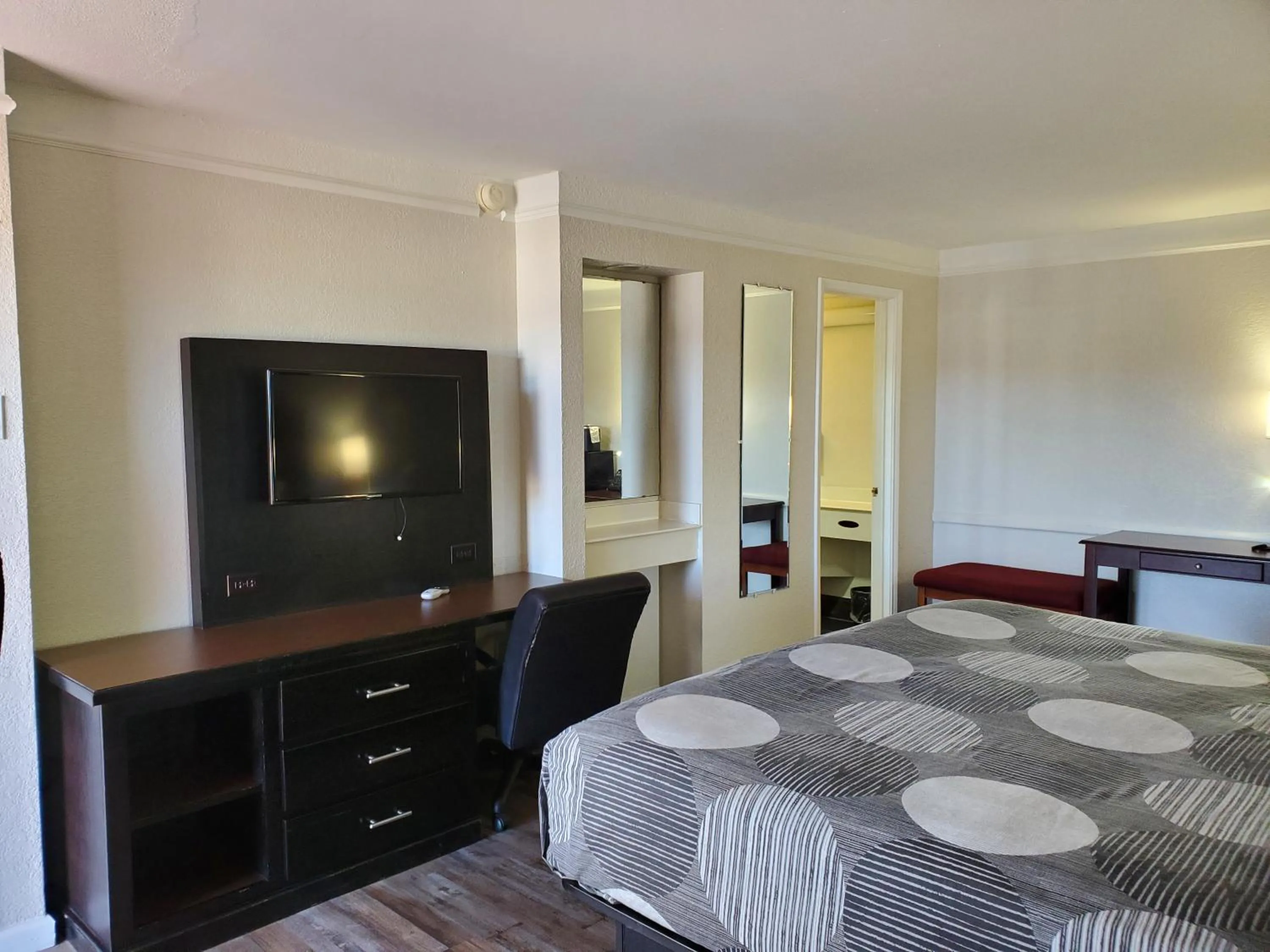 Bed in Relax Inn West Medical Center