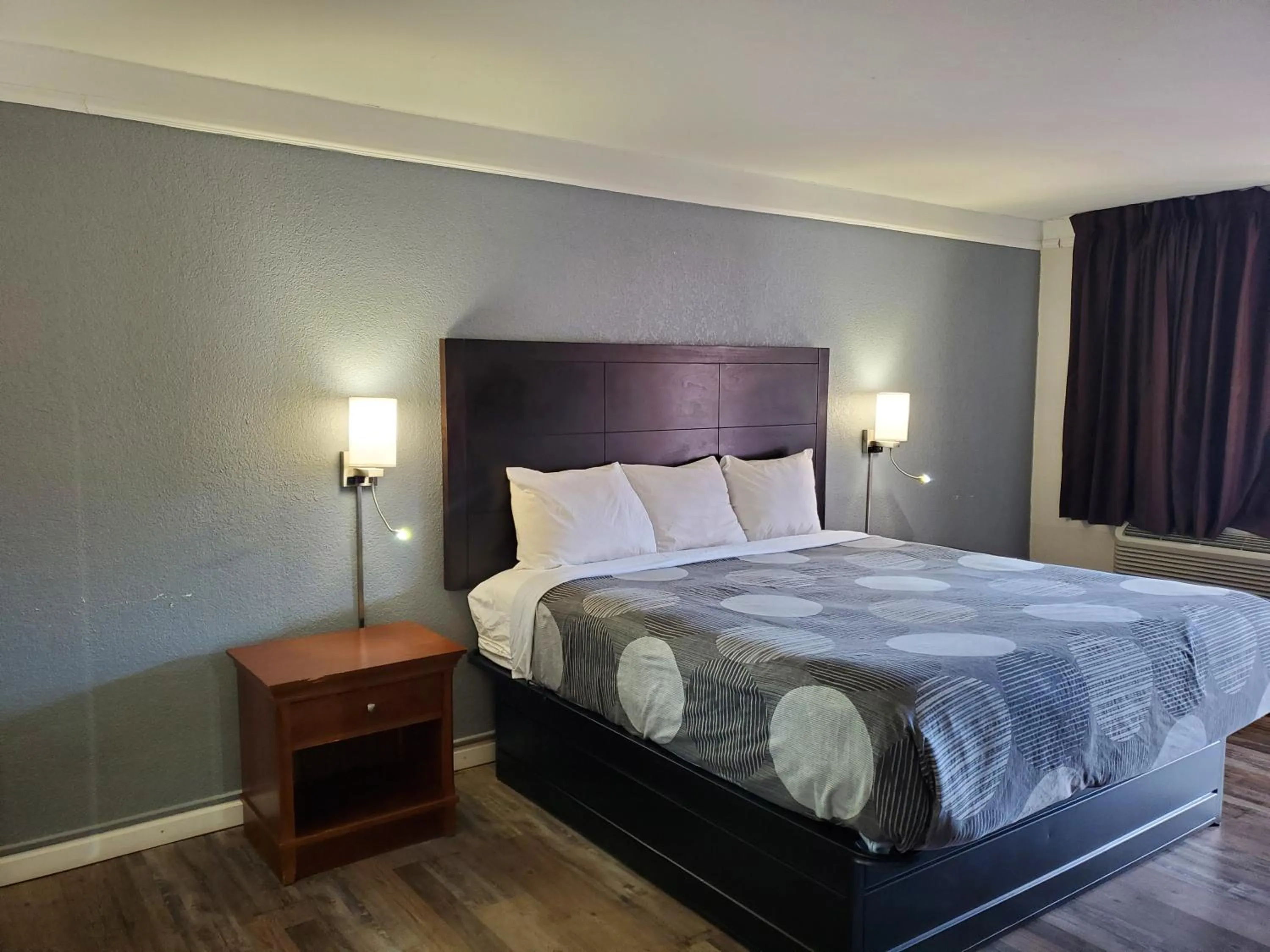 Bed in Relax Inn West Medical Center