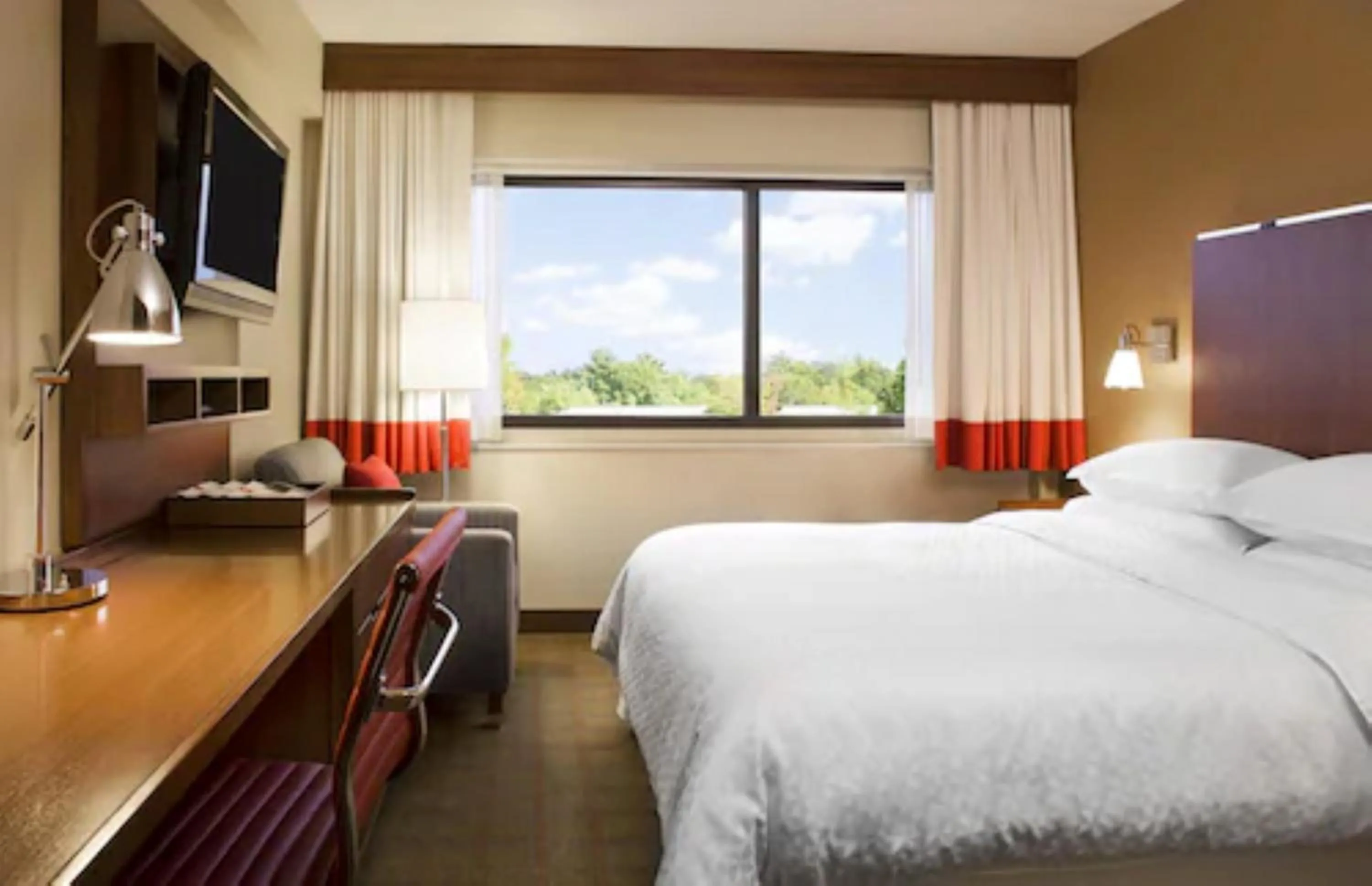 Bedroom, Bed in Four Points by Sheraton Edmundston Hotel & Conference Center