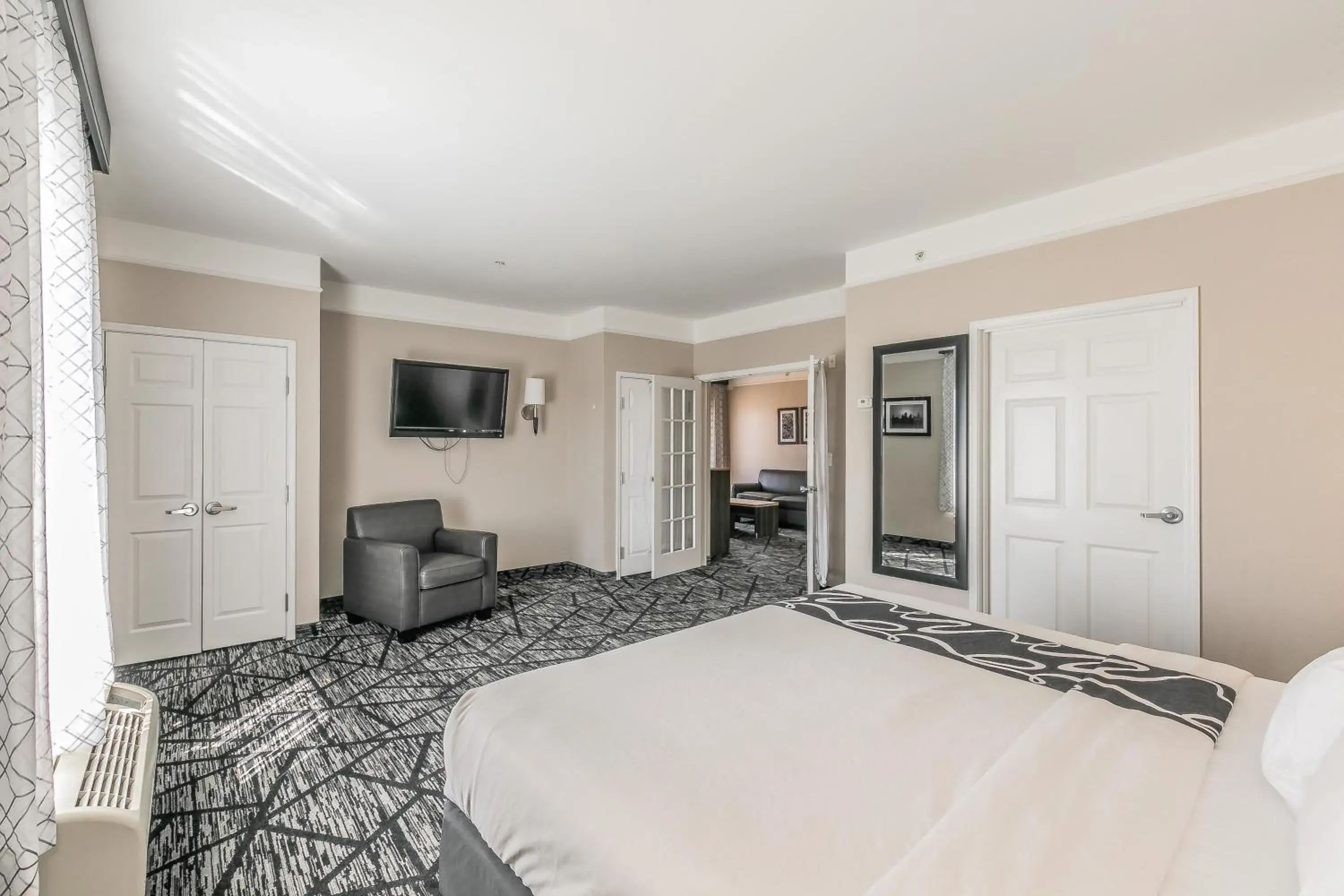 Deluxe Family King Suite -Non-Smoking in La Quinta by Wyndham Granbury Deluxe Family King Suite -Non-Smoking in La Quinta by Wyndham Granbury