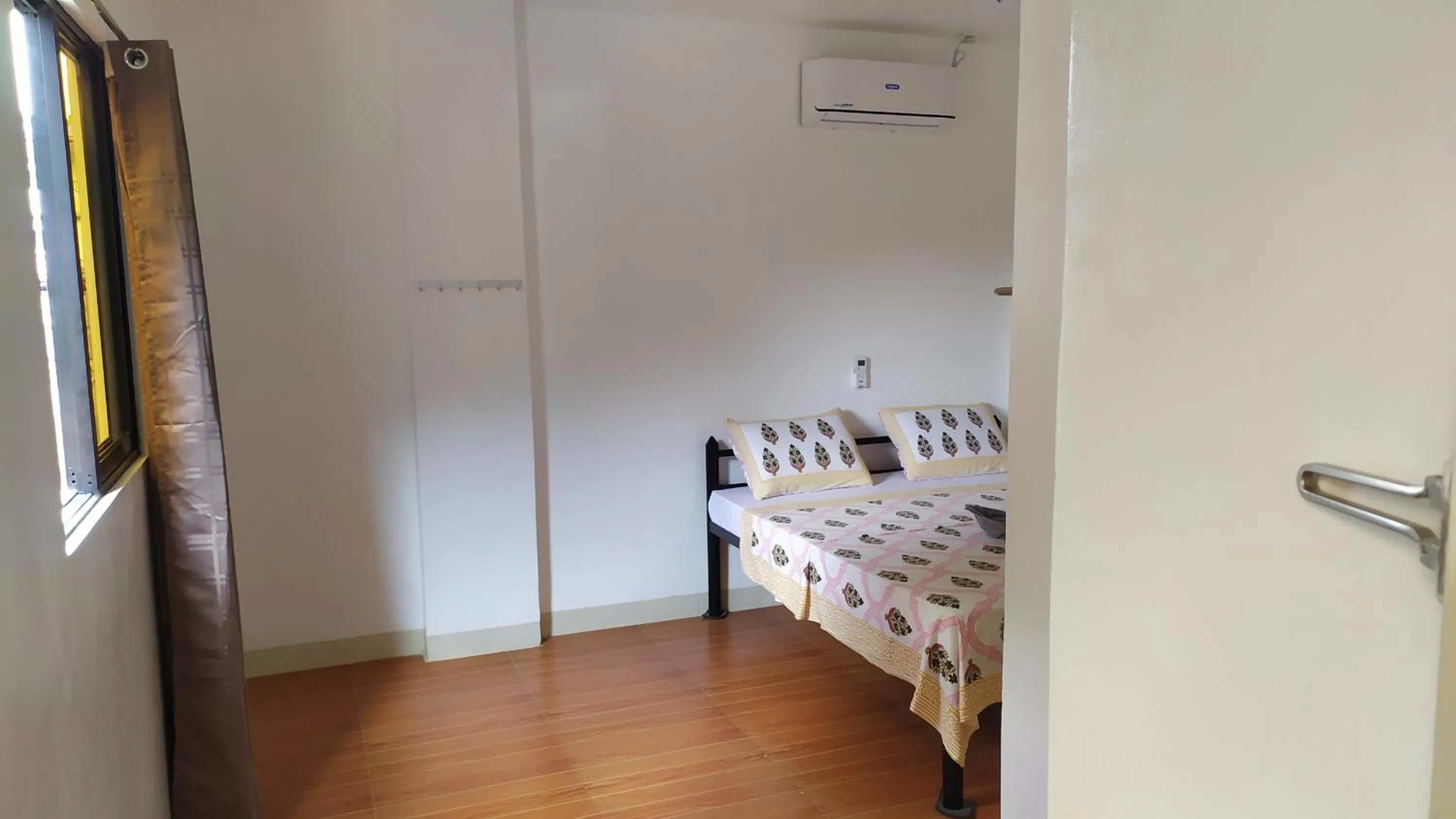 Bed in Hotel Ashoka (Authentic Indian Cuisine)