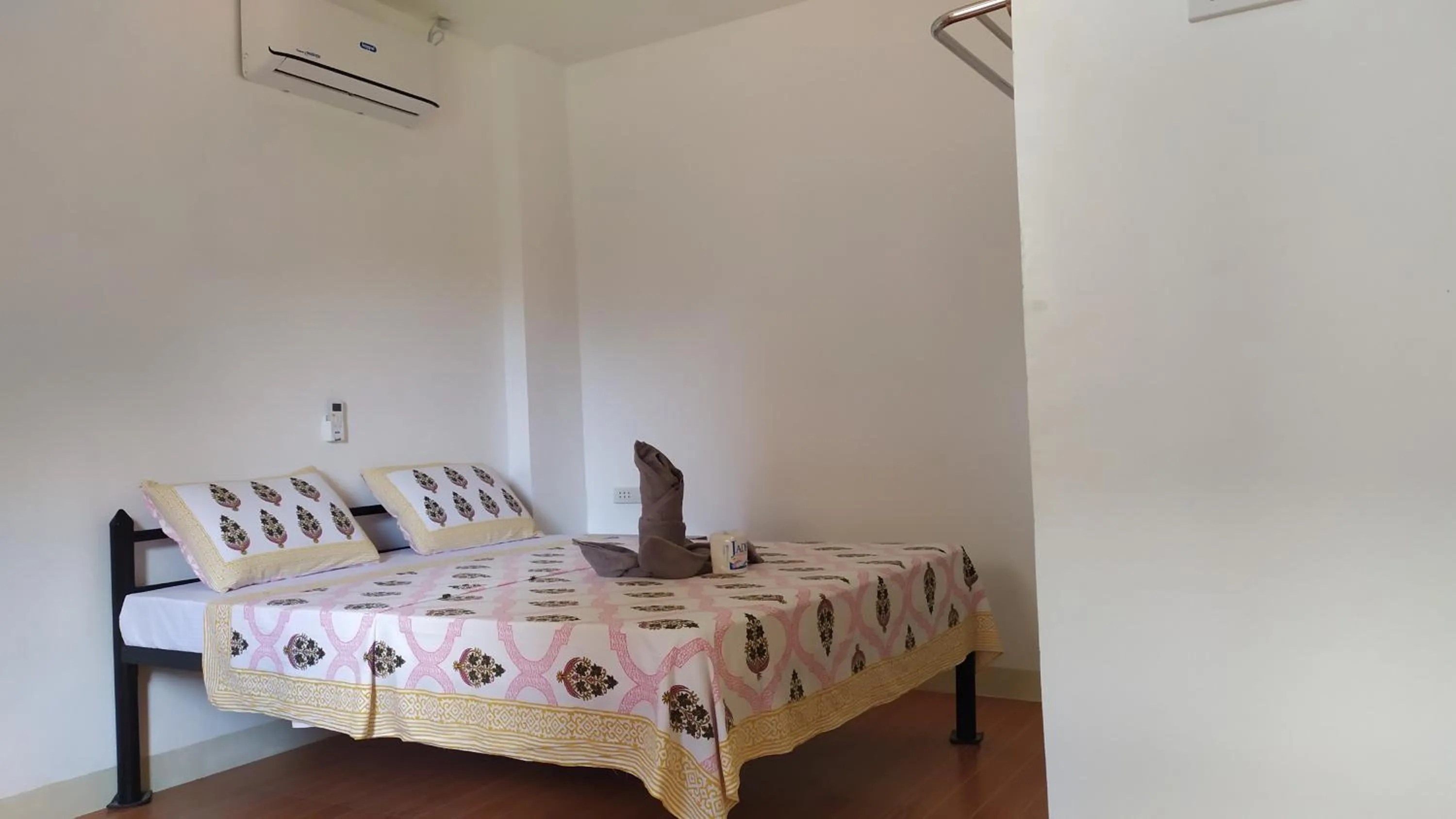 Bed in Hotel Ashoka (Authentic Indian Cuisine)