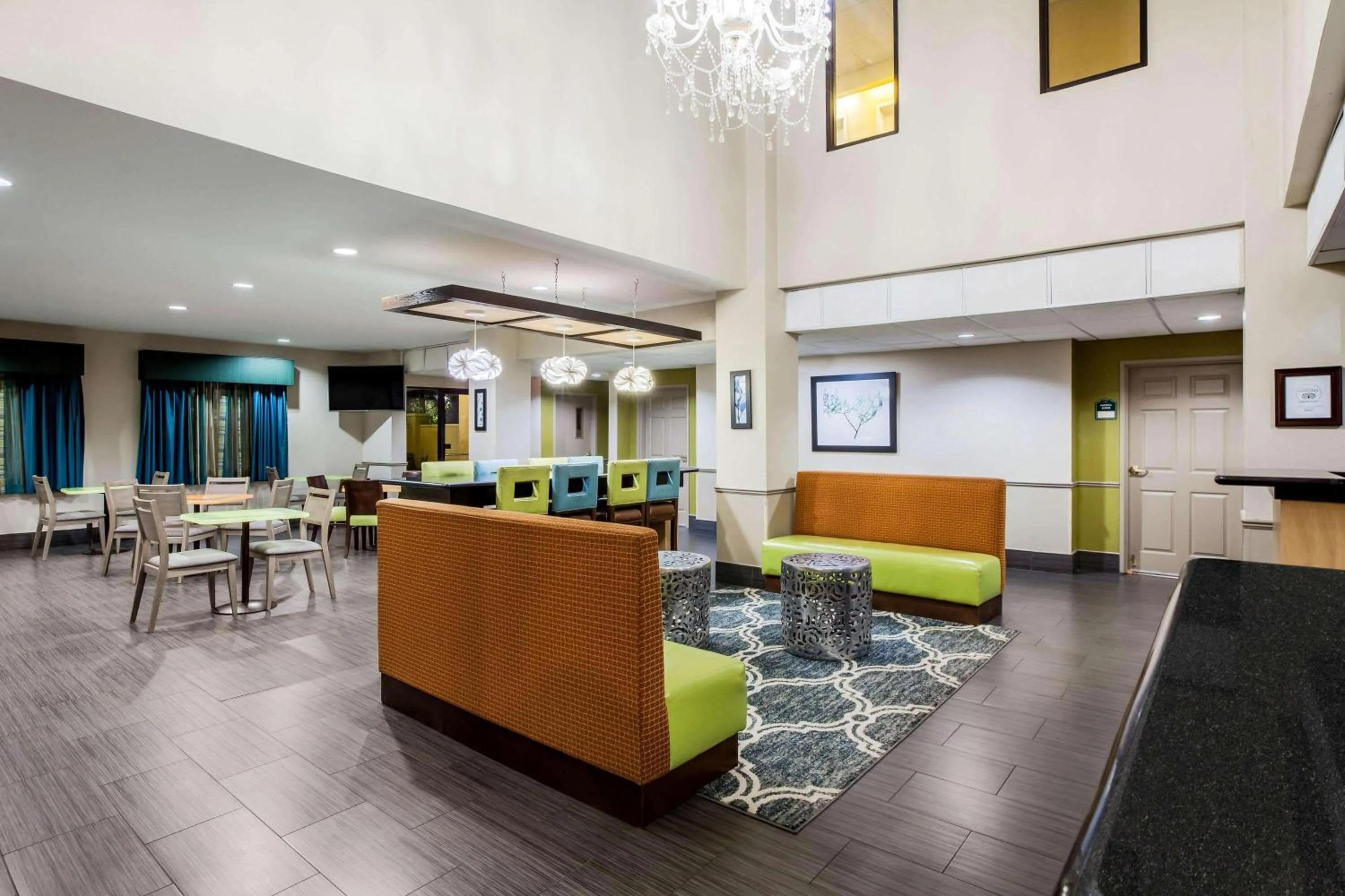 Lobby or reception in La Quinta by Wyndham Pasadena