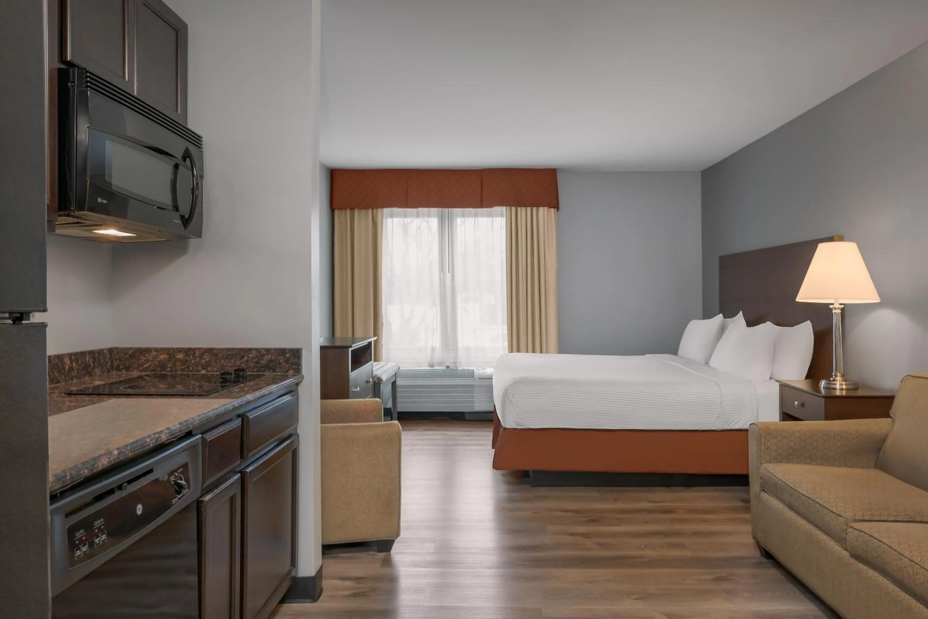 Kitchen or kitchenette, Bed in The Inn On Sheridan