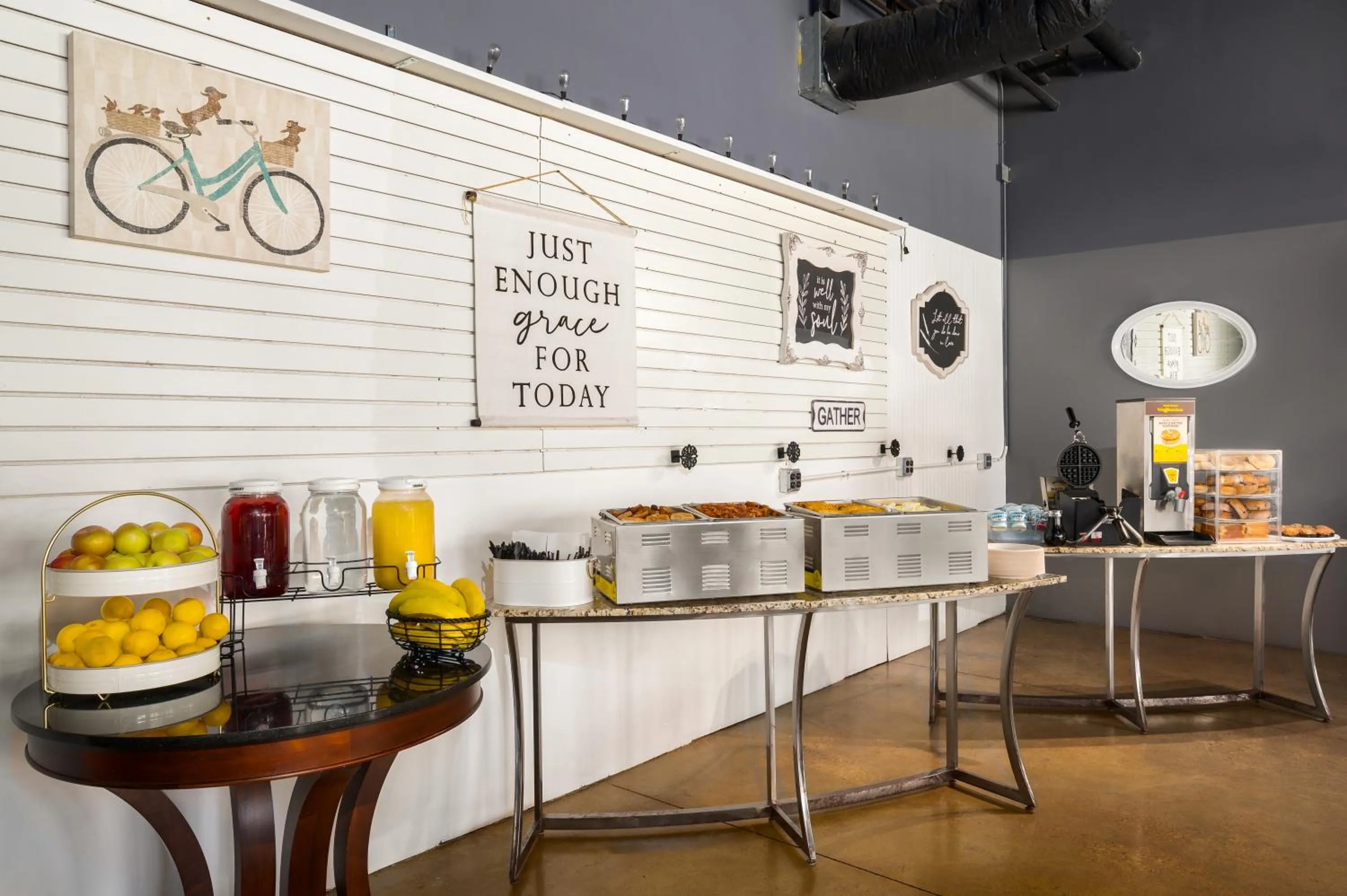 Buffet breakfast in The Inn On Sheridan