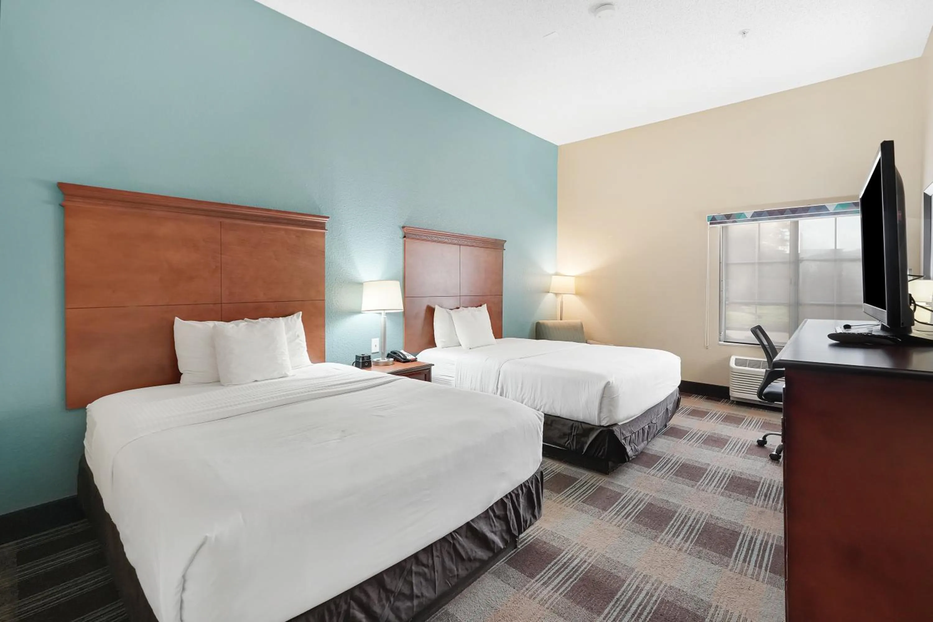 Bed in La Quinta by Wyndham Houston Hobby Airport