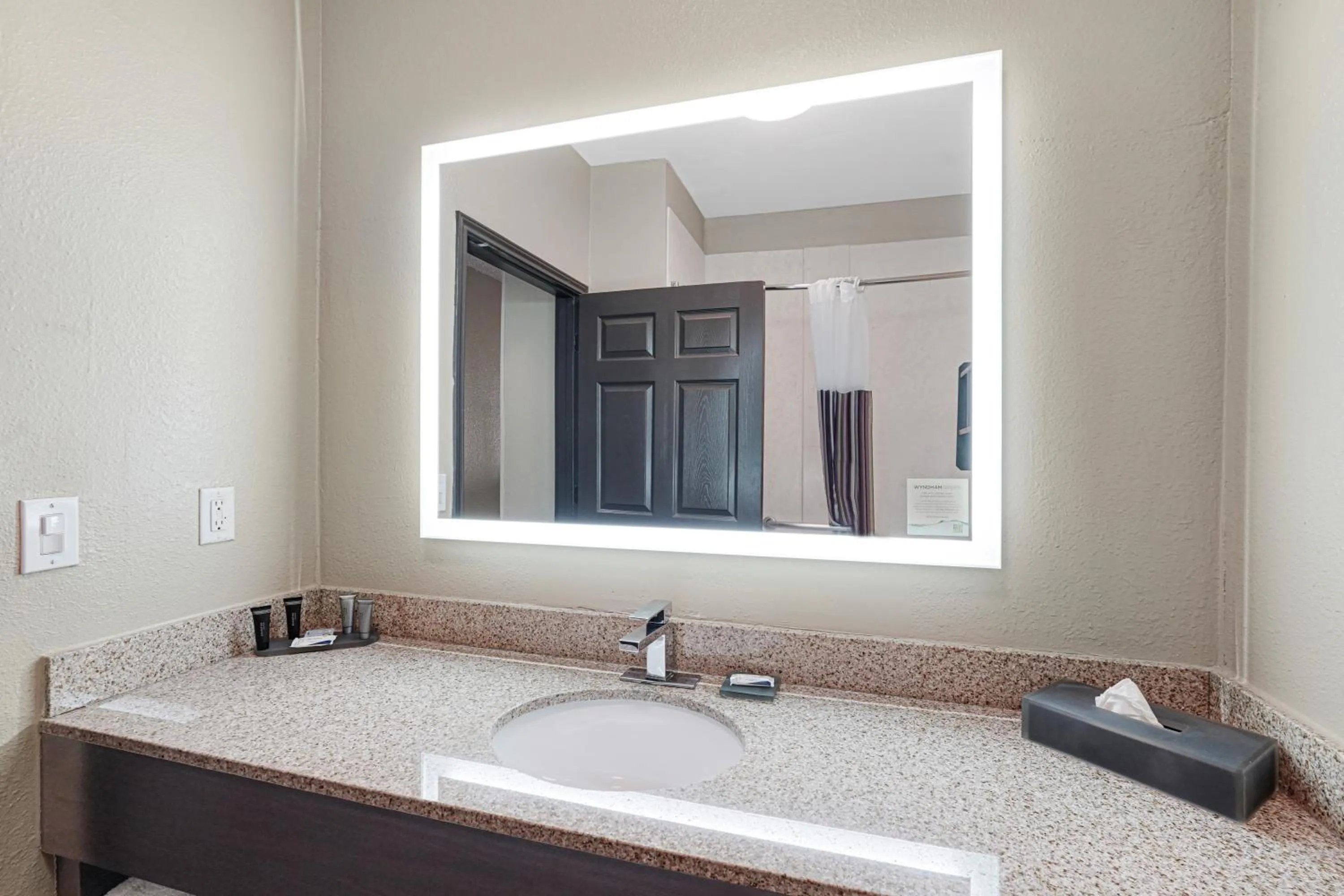 Shower in La Quinta by Wyndham Houston Hobby Airport