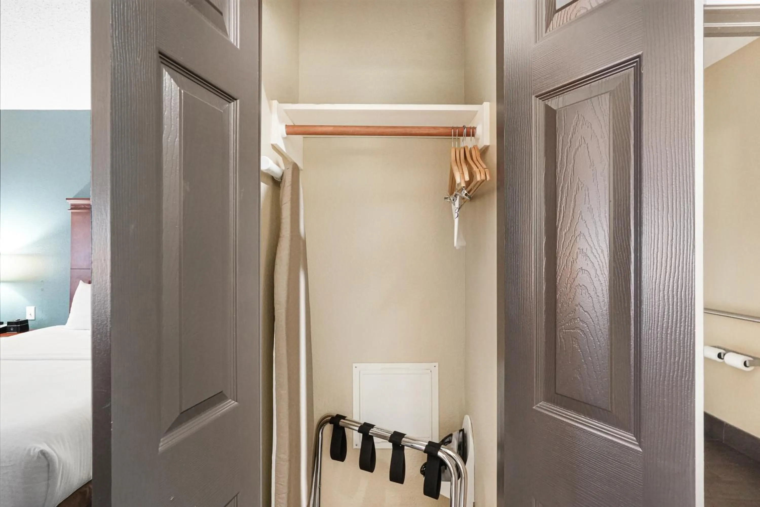 furniture, Bed in La Quinta by Wyndham Houston Hobby Airport