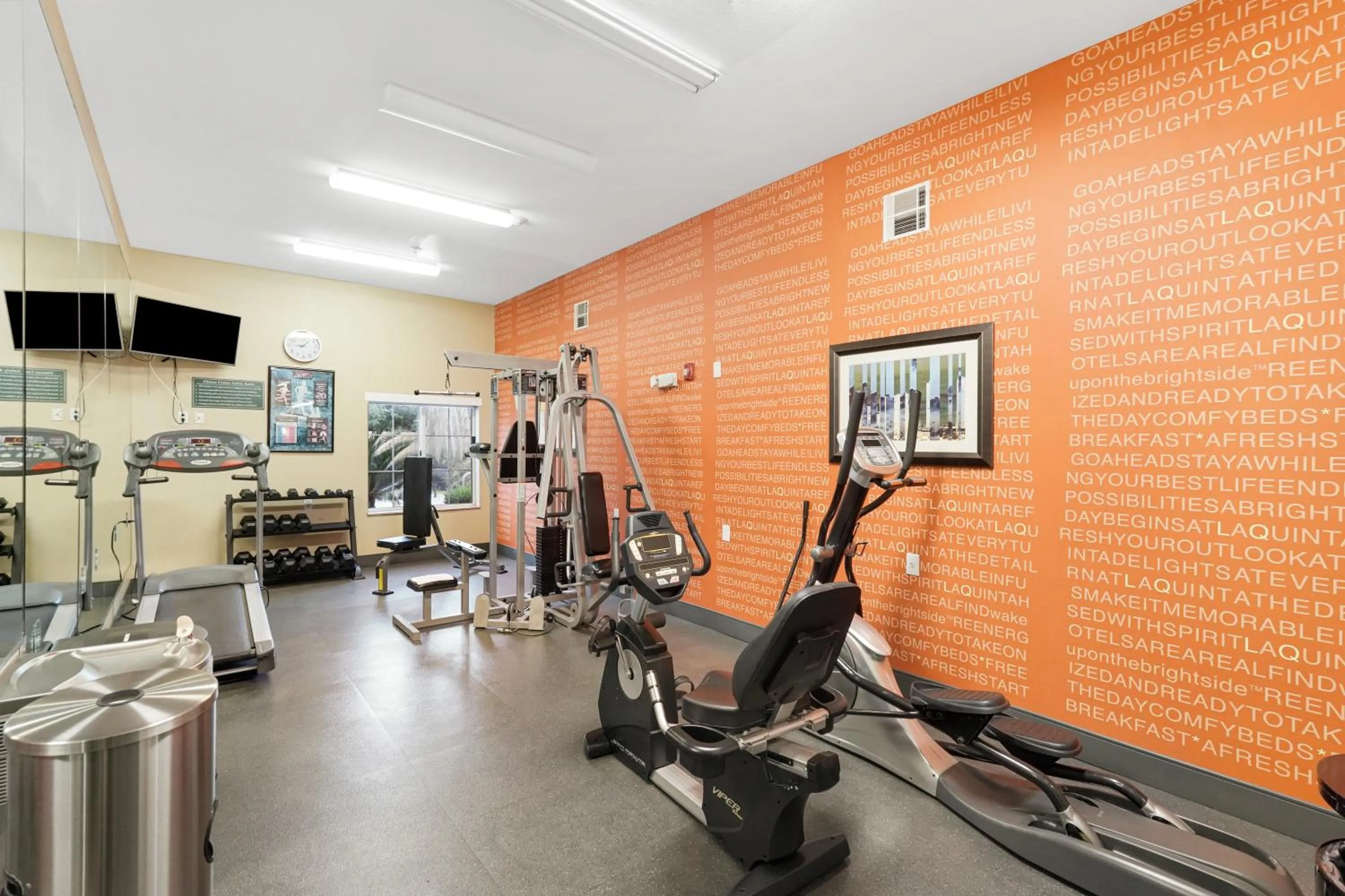 Fitness centre/facilities in La Quinta by Wyndham Houston Hobby Airport