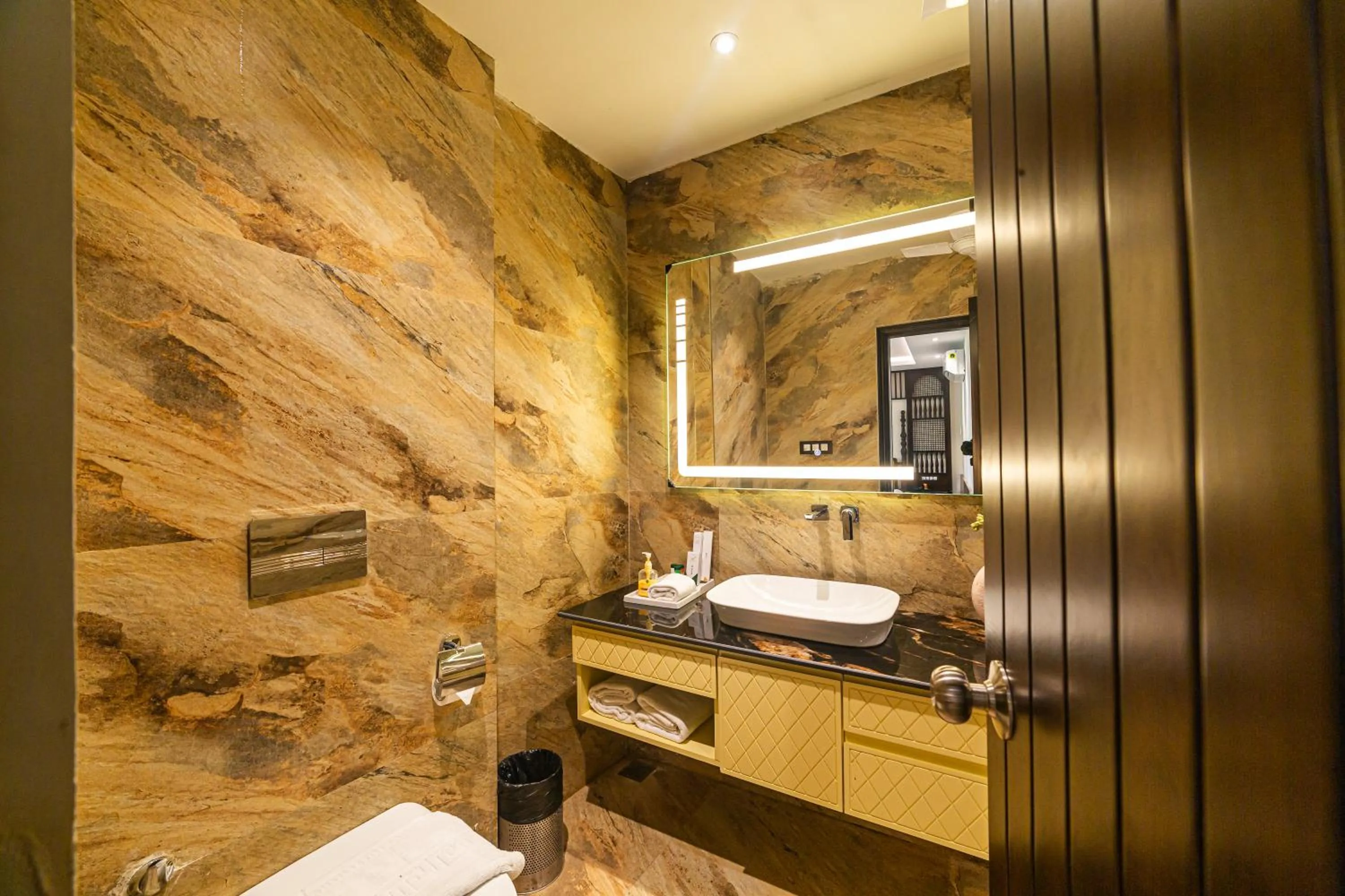 Bathroom in Manu Maharani Resort