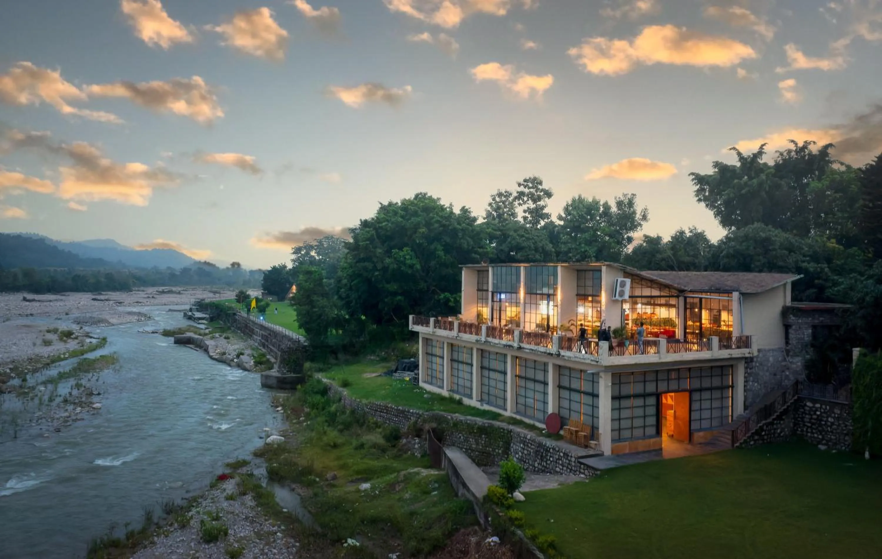 Facade/entrance in Manu Maharani Resort