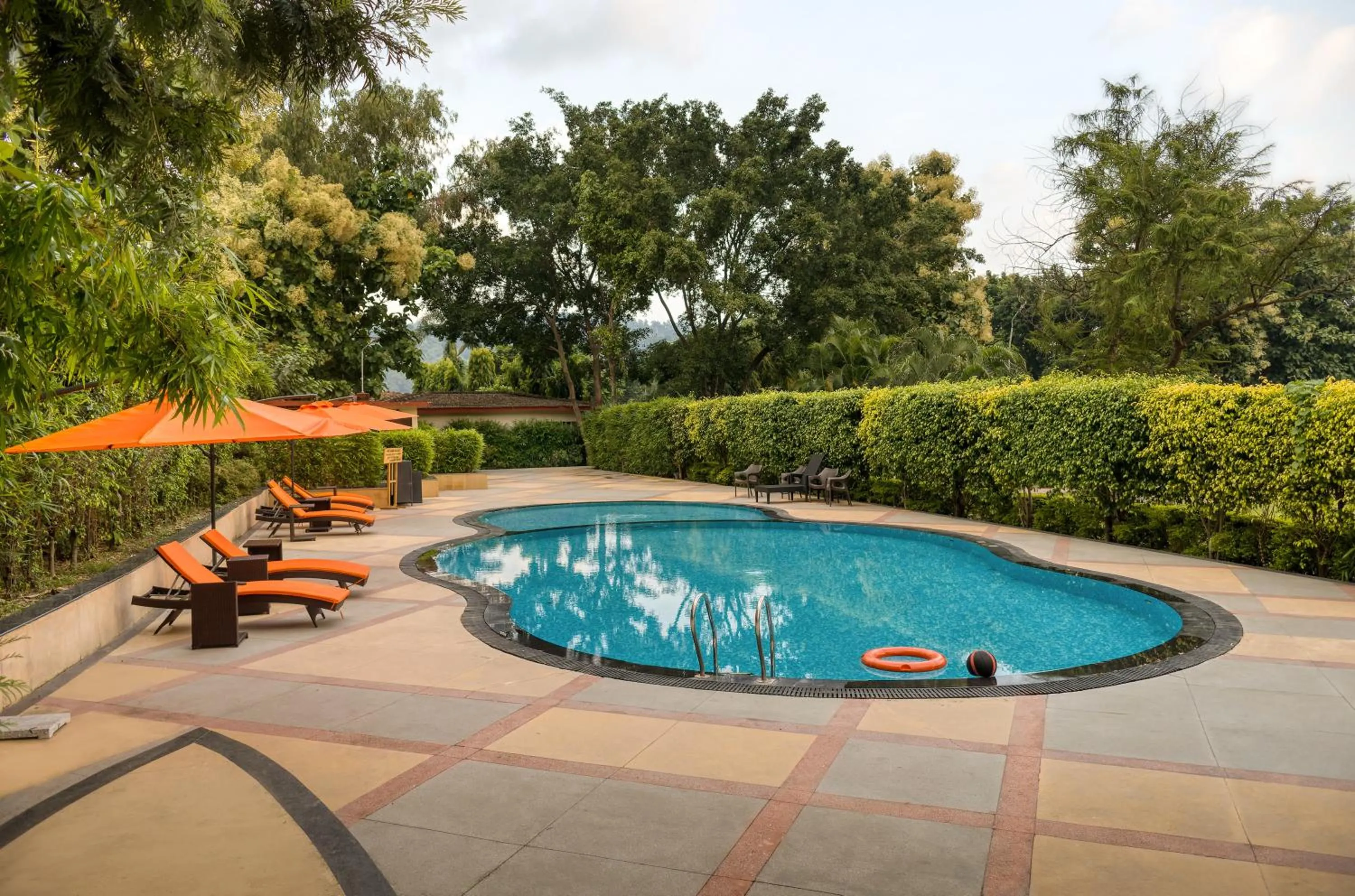 Swimming pool in Manu Maharani Resort