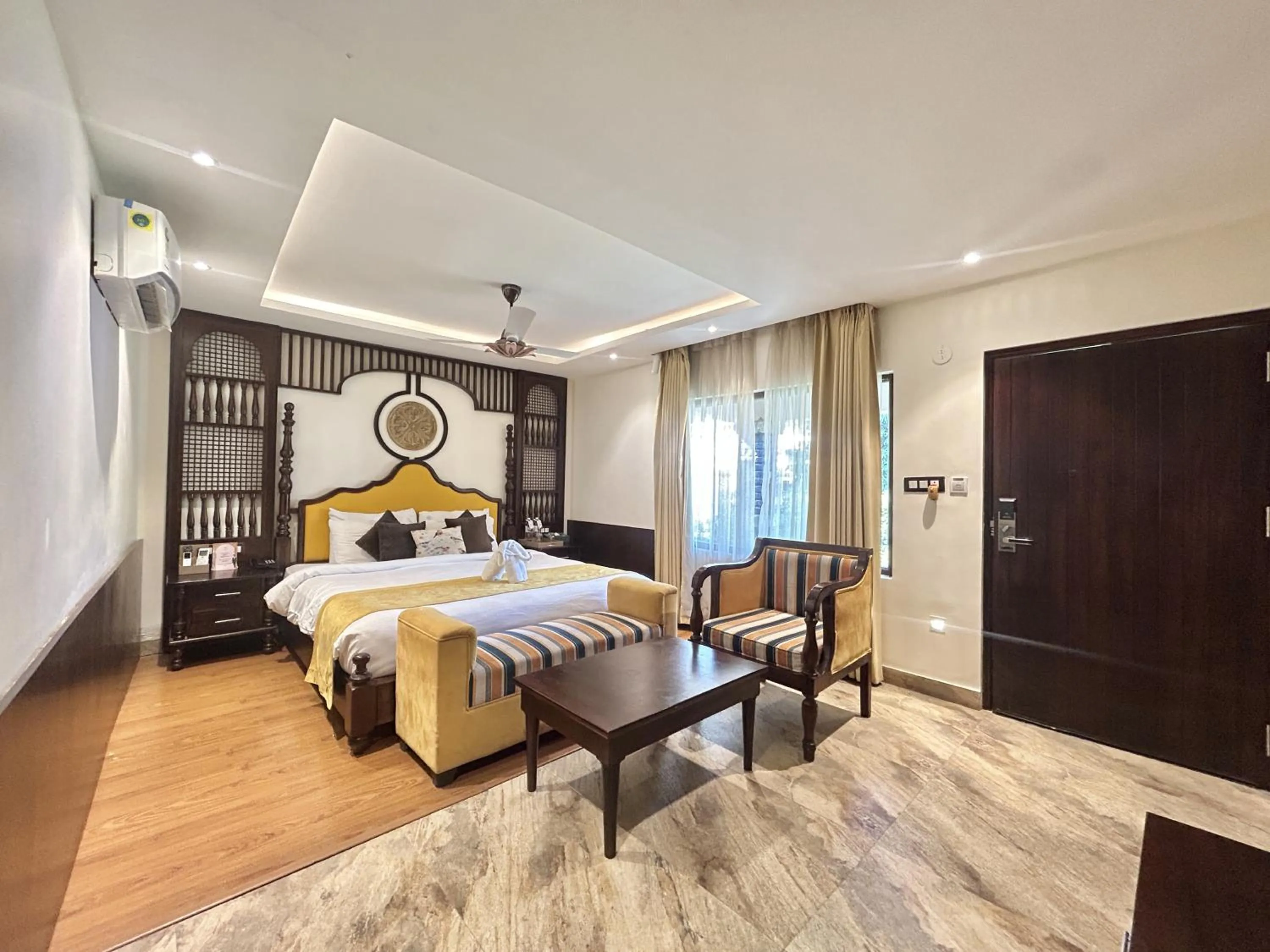Photo of the whole room, Bed in Manu Maharani Resort