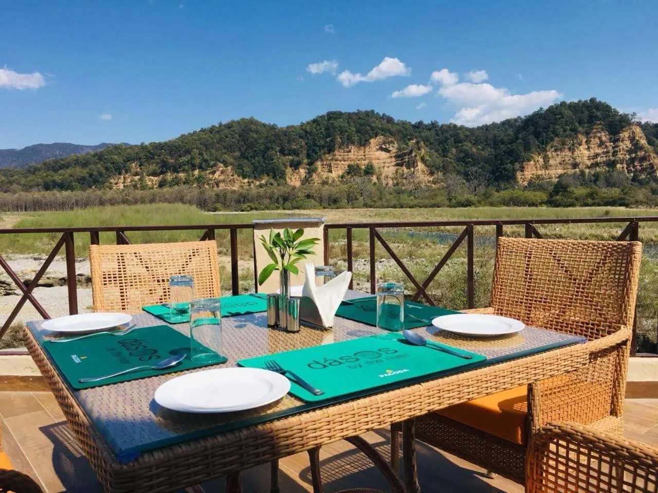 Restaurant/places to eat in Manu Maharani Resort