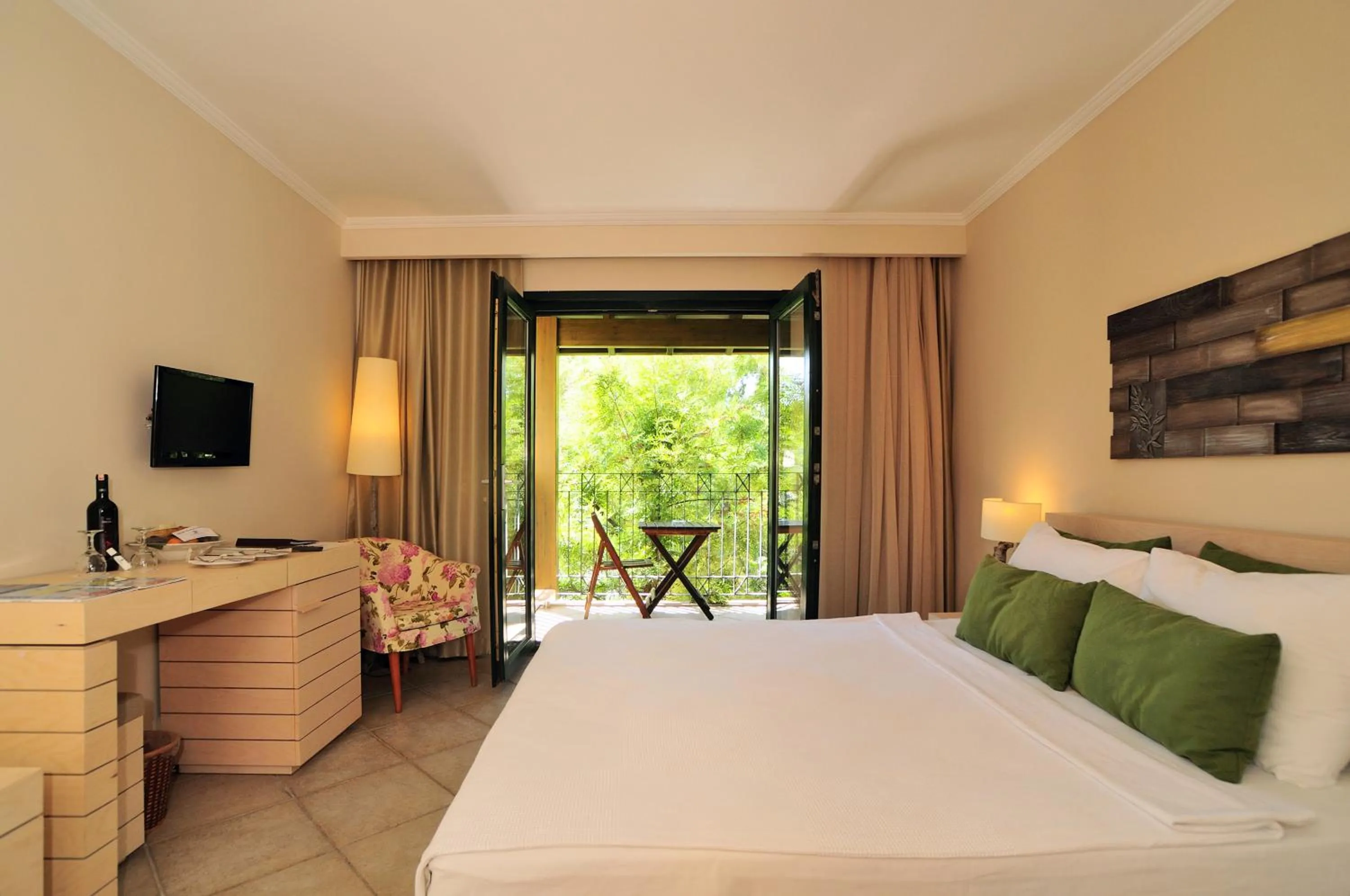 Photo of the whole room, Bed in Zeytinada Hotel