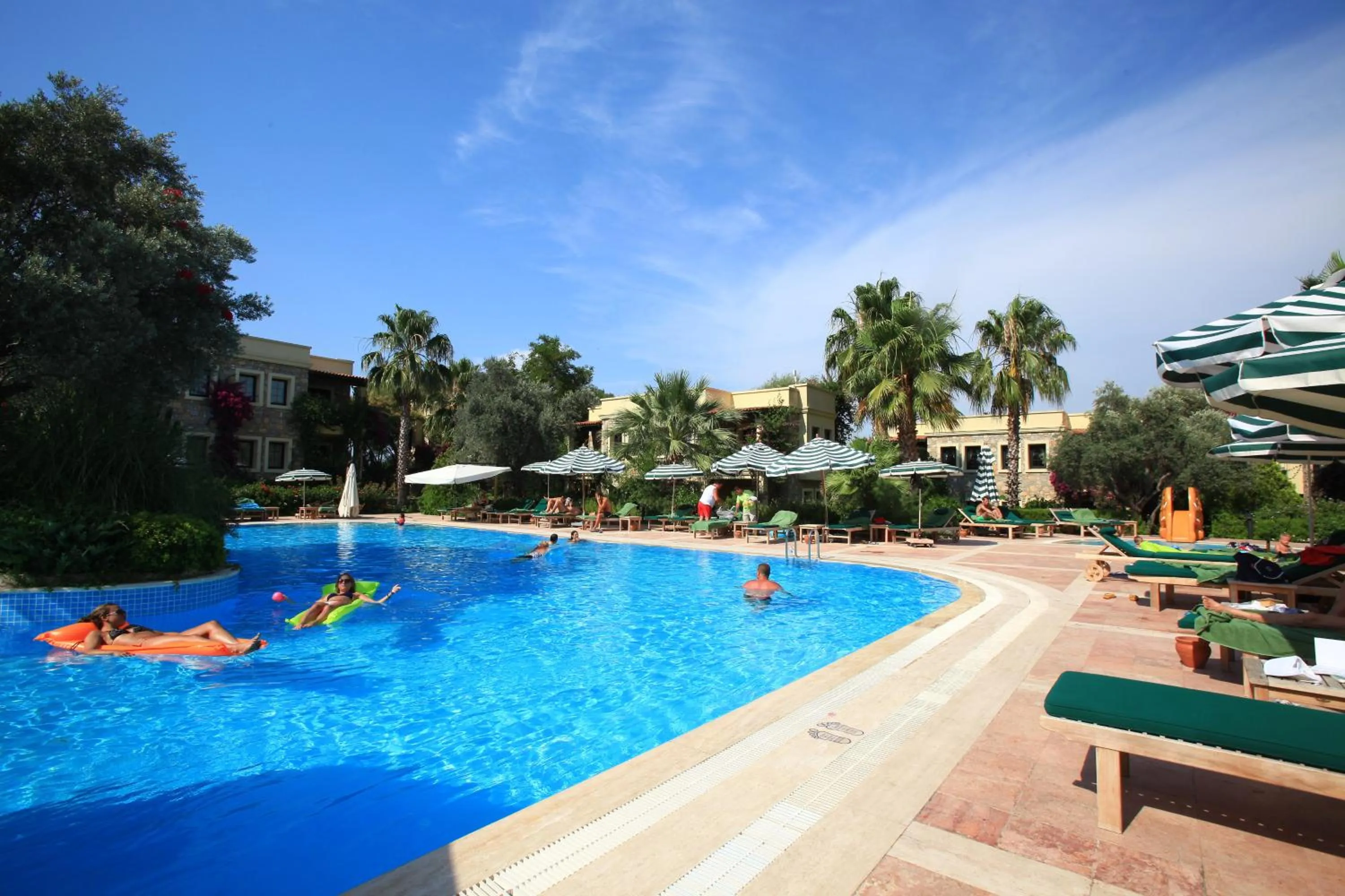 Swimming pool in Zeytinada Hotel
