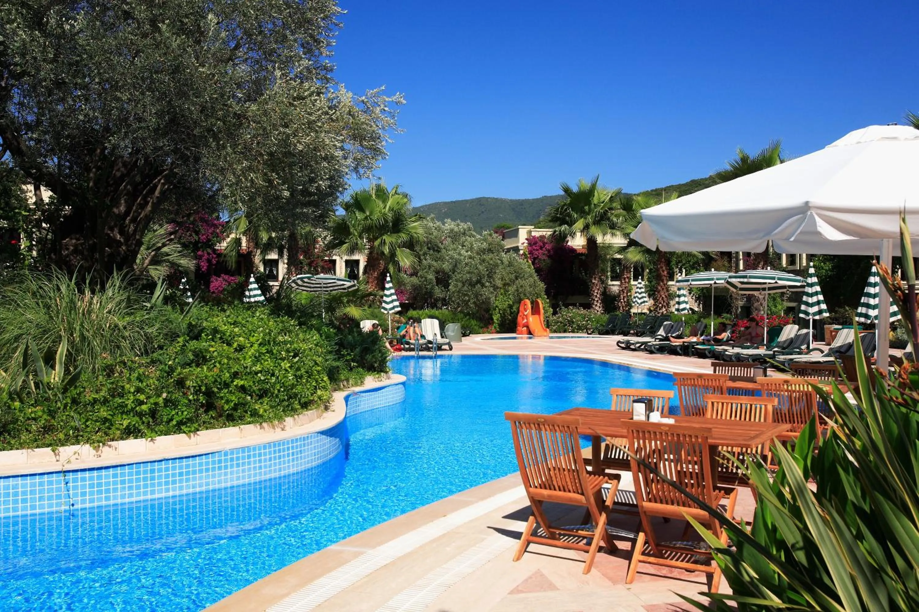Swimming pool in Zeytinada Hotel