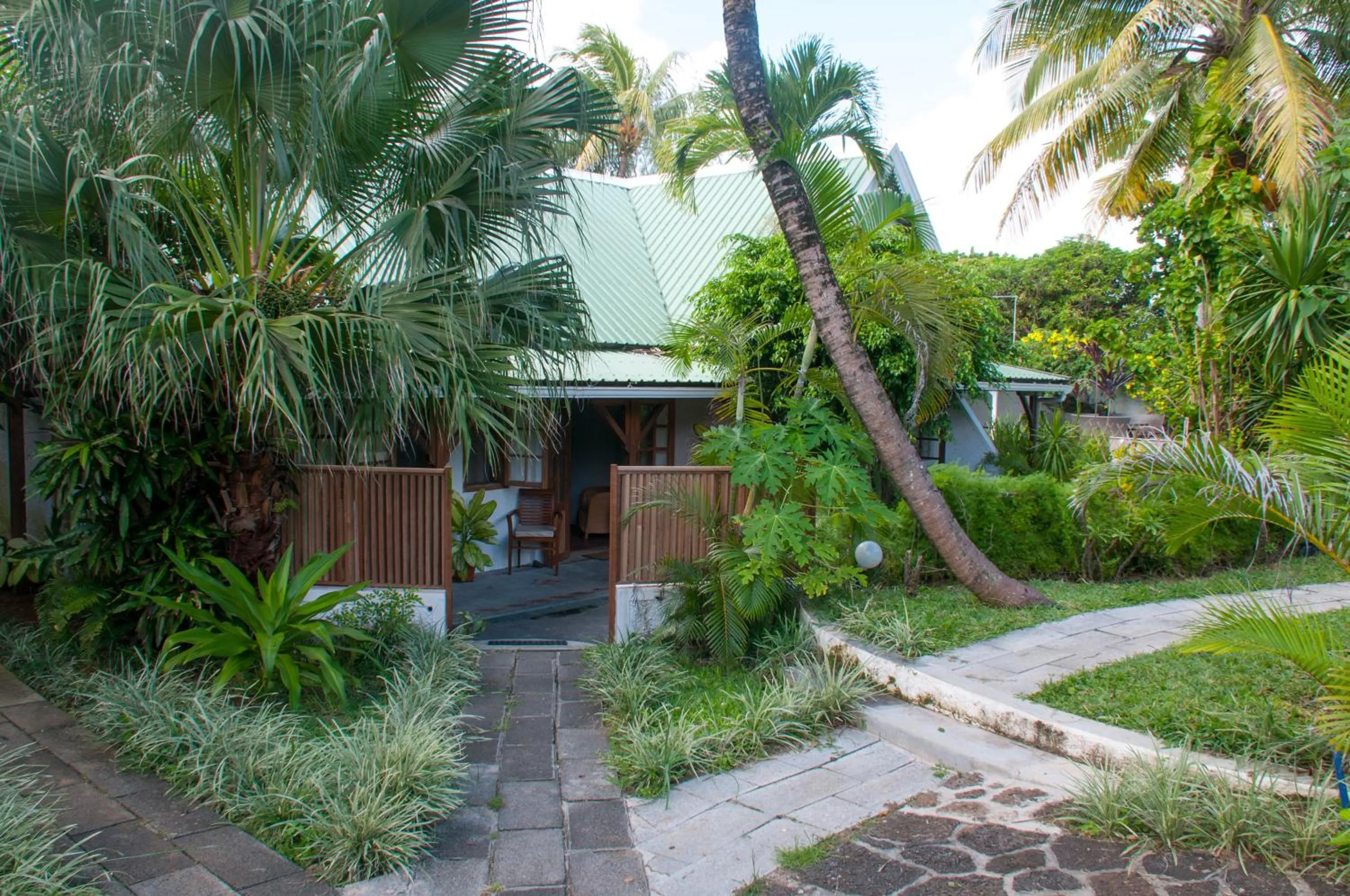 Facade/entrance in Chantauvent Guest House