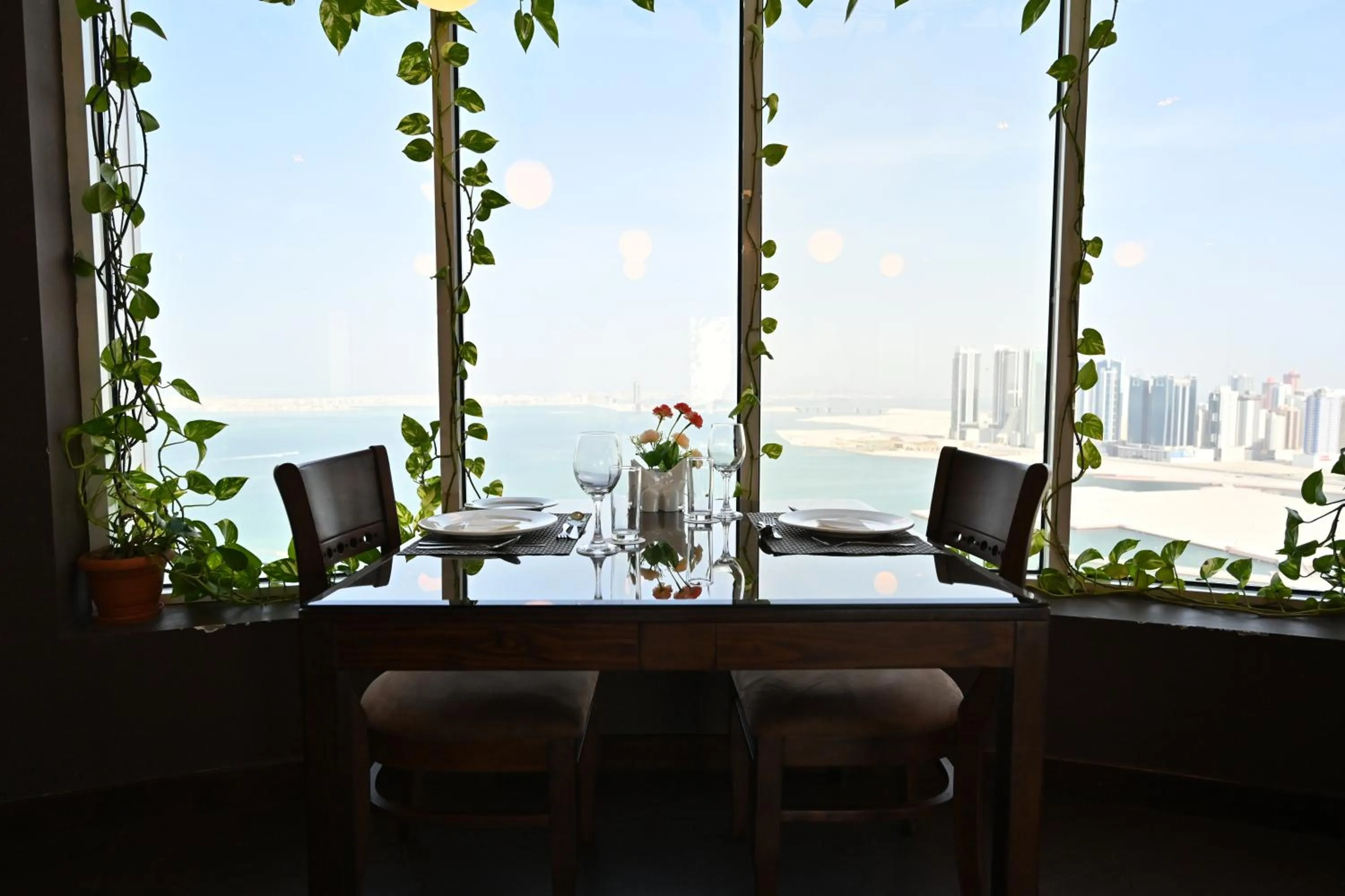 Restaurant/places to eat in Harbour Suites Hotel