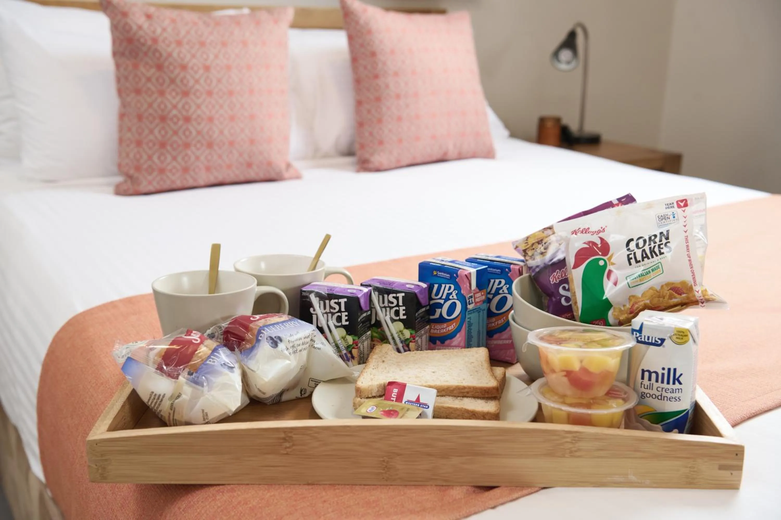 Breakfast, Bed in Airport Apartments by Vetroblu