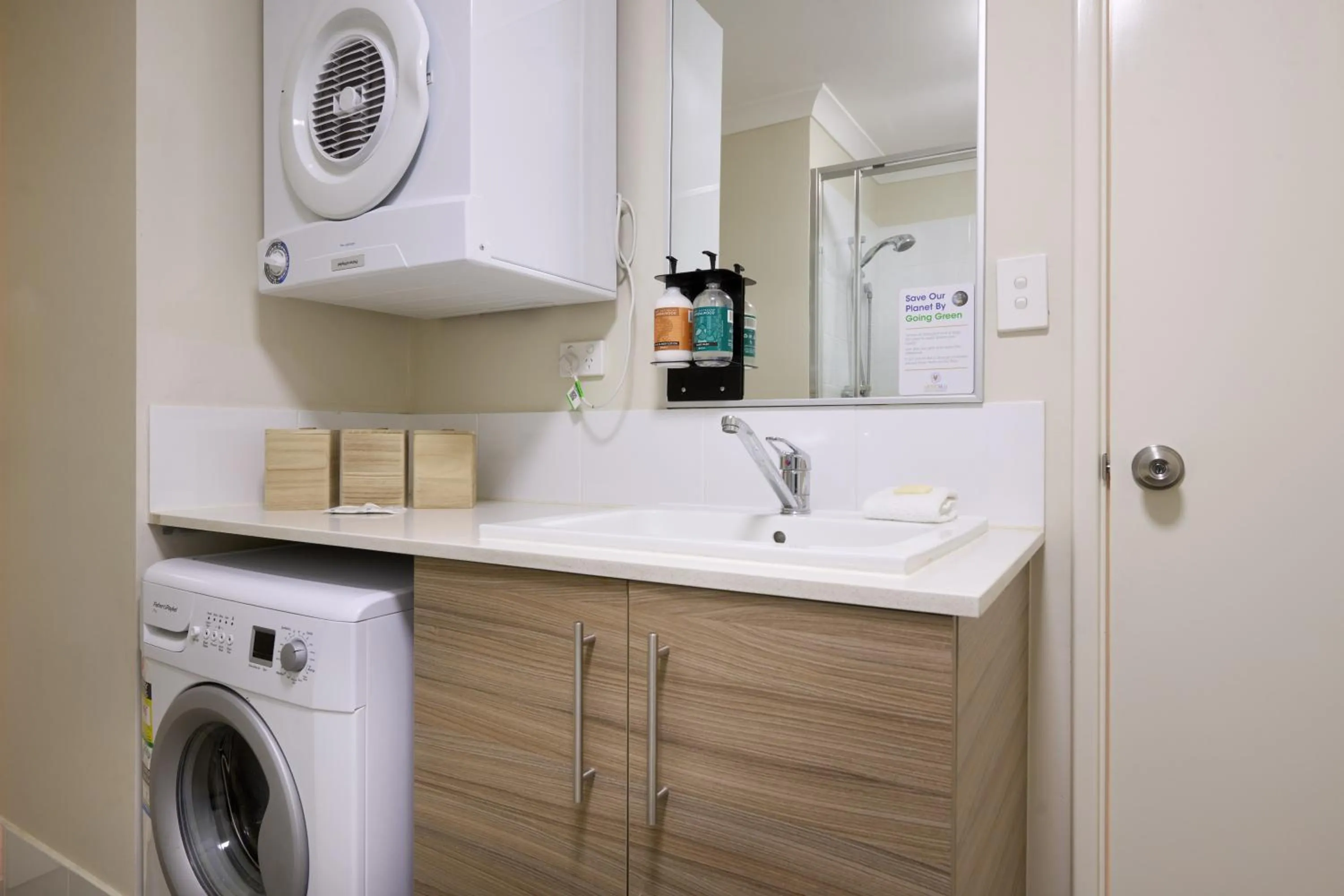 laundry in Airport Apartments by Vetroblu