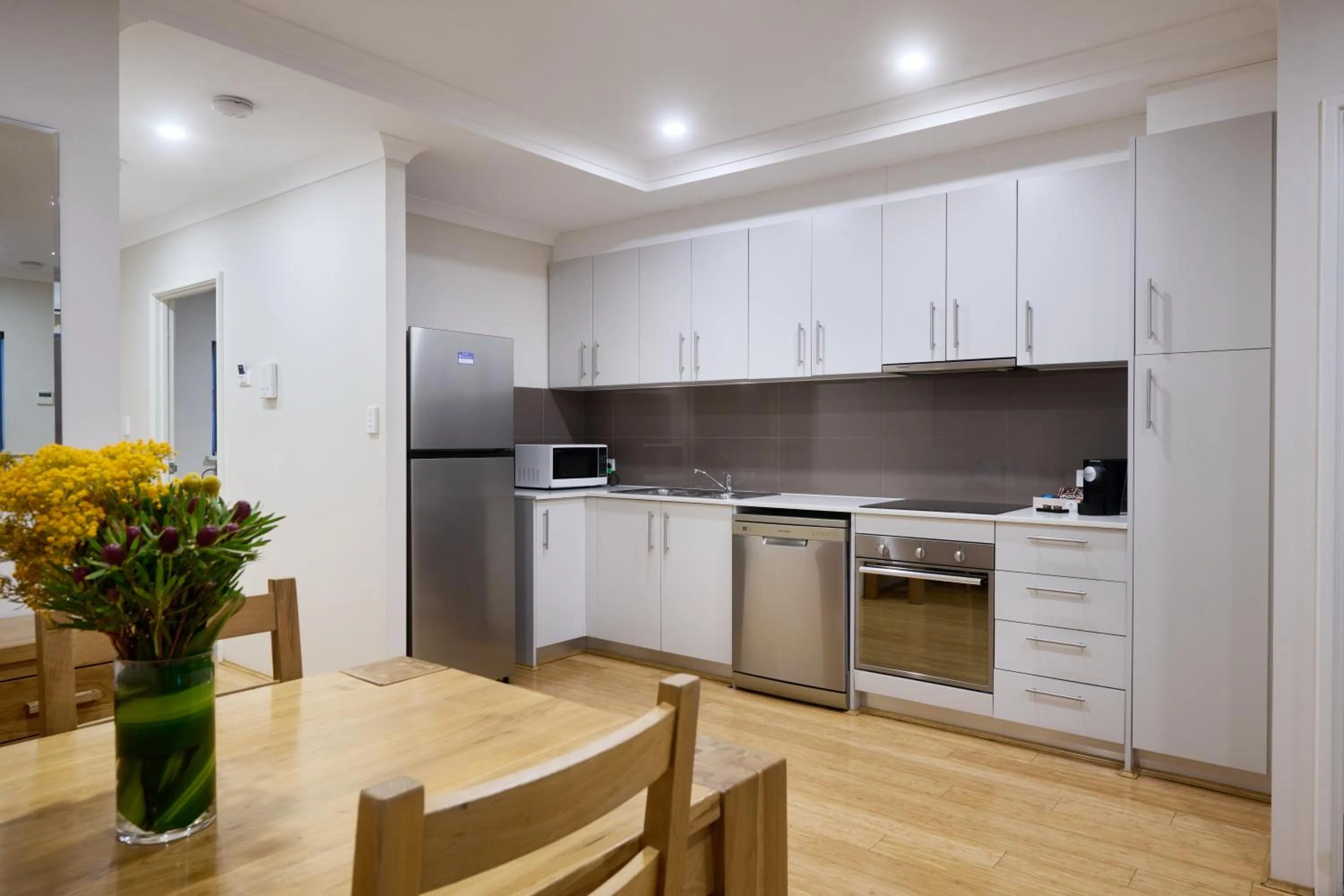Kitchen or kitchenette in Airport Apartments by Vetroblu