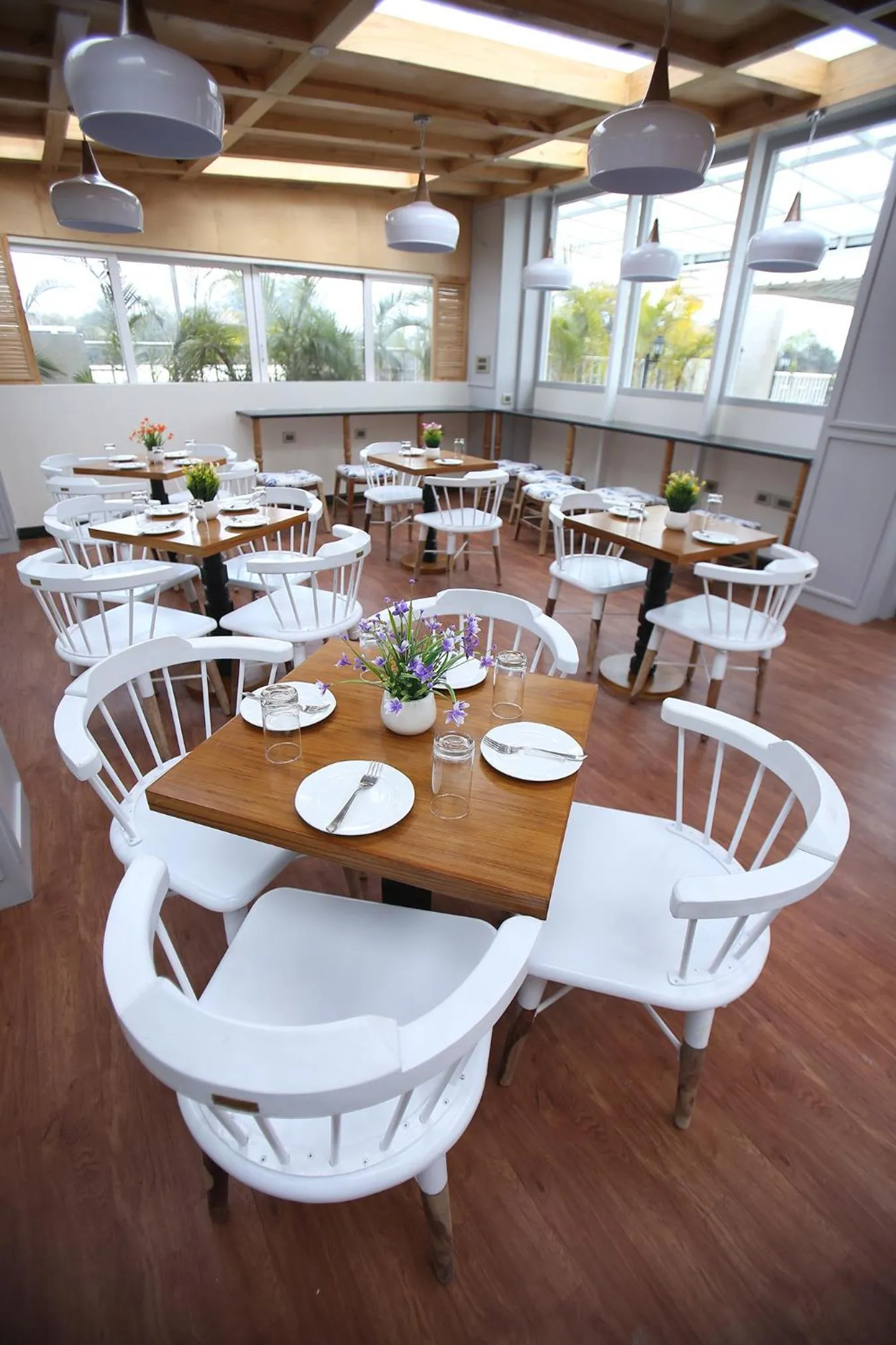 Restaurant/places to eat in Gold Stone Comfort