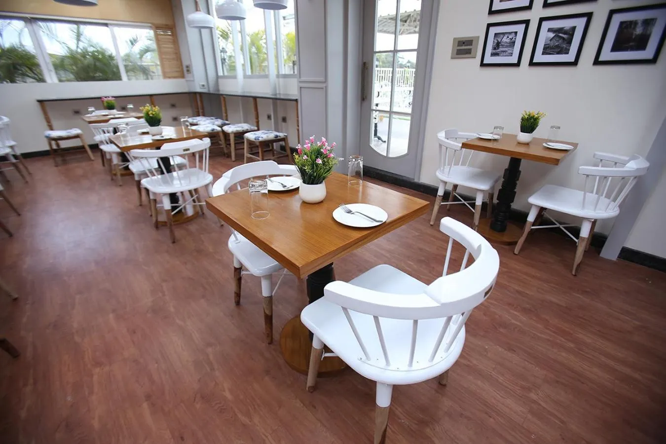 Restaurant/places to eat in Gold Stone Comfort