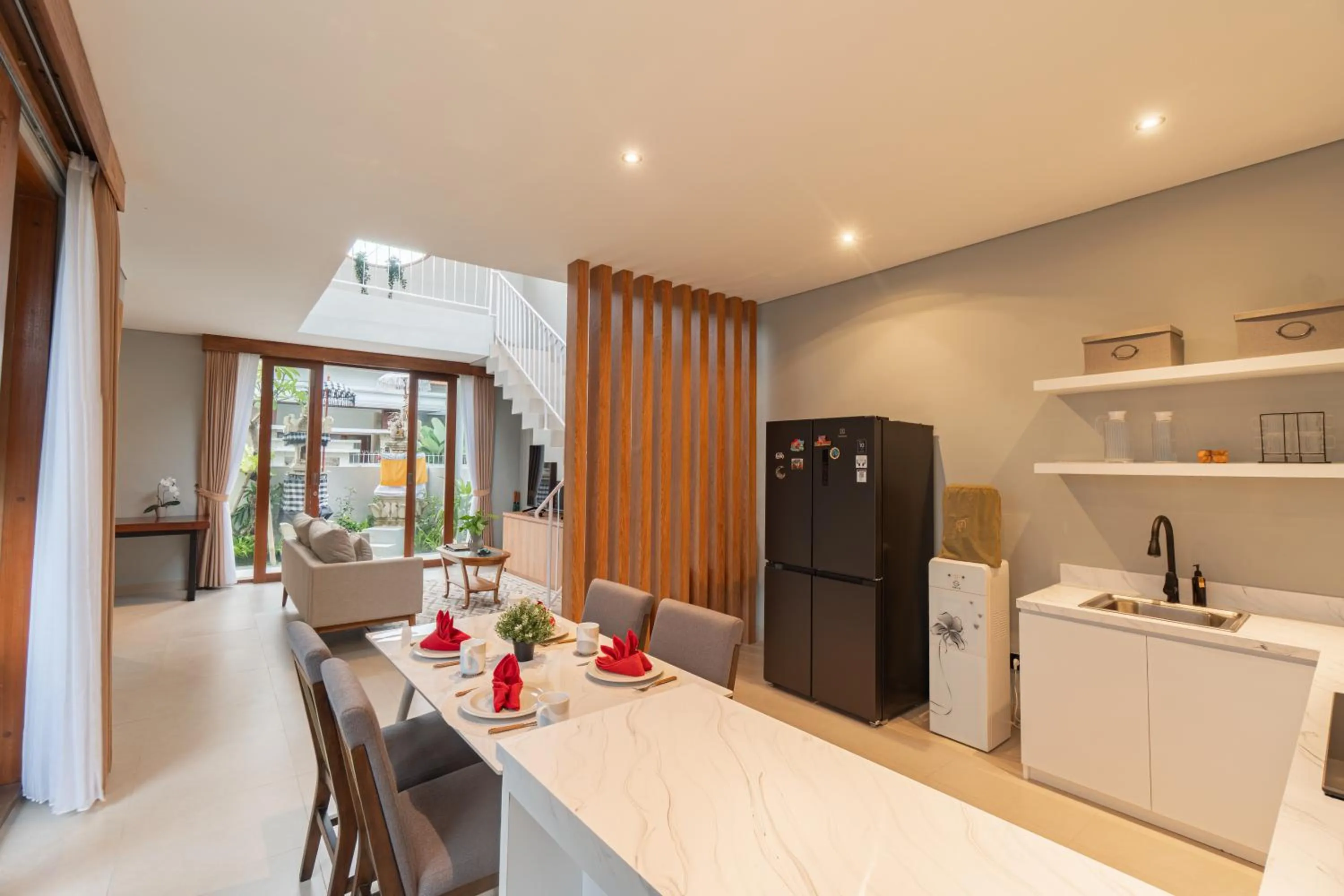 Kitchen or kitchenette in Aryaswara Villa Ubud