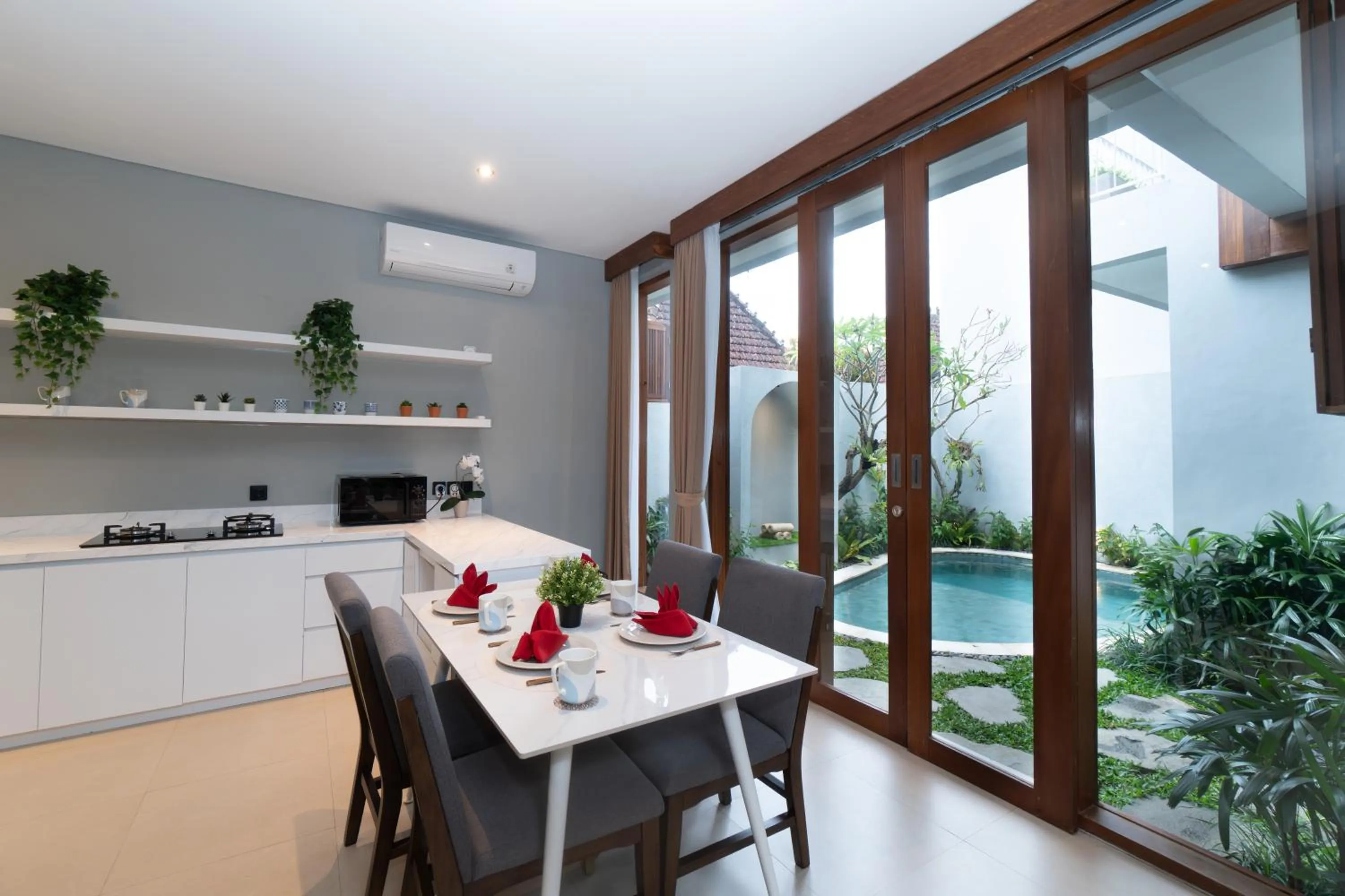 Kitchen or kitchenette in Aryaswara Villa Ubud