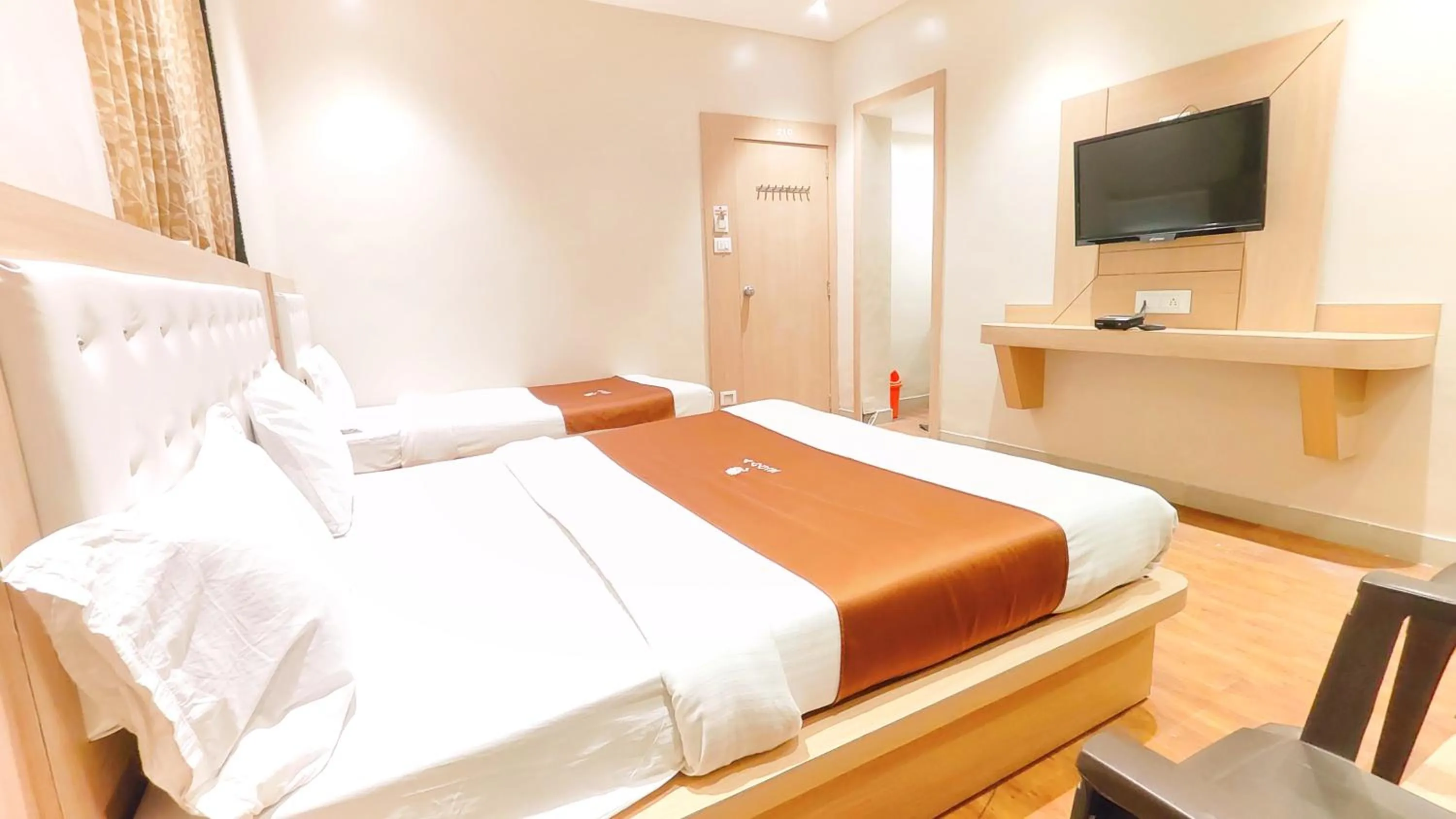 Bed in Hotel Yog Palace Newly Renovated