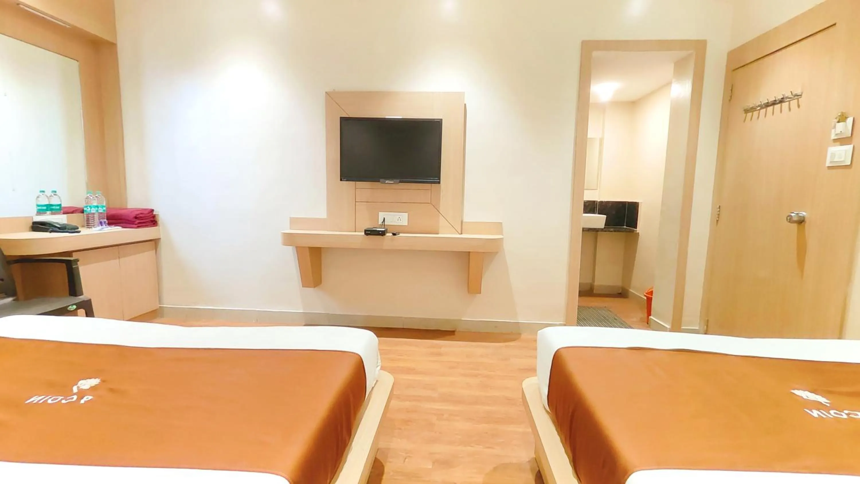 Bed in Hotel Yog Palace Newly Renovated