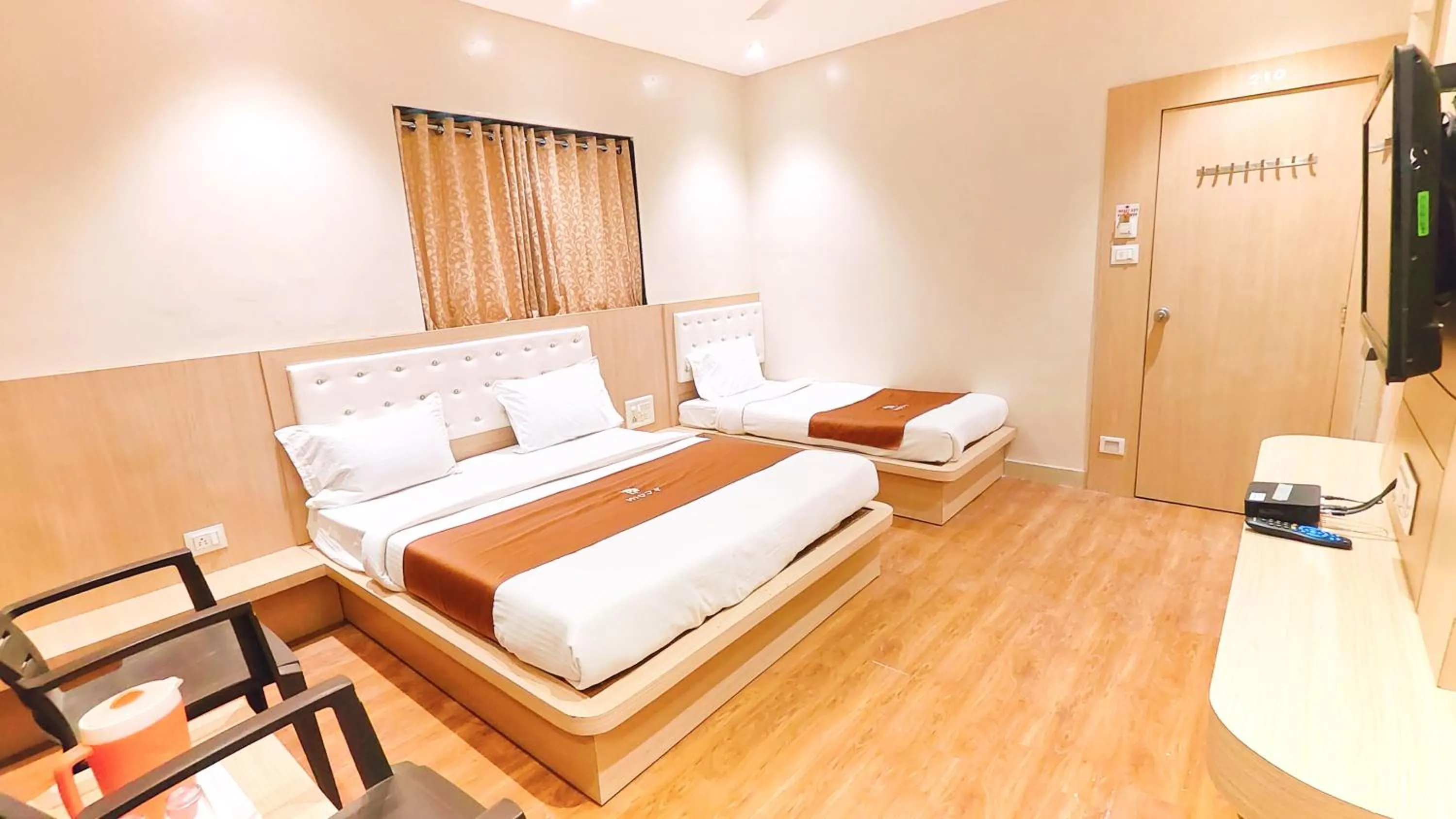 Bed in Hotel Yog Palace Newly Renovated