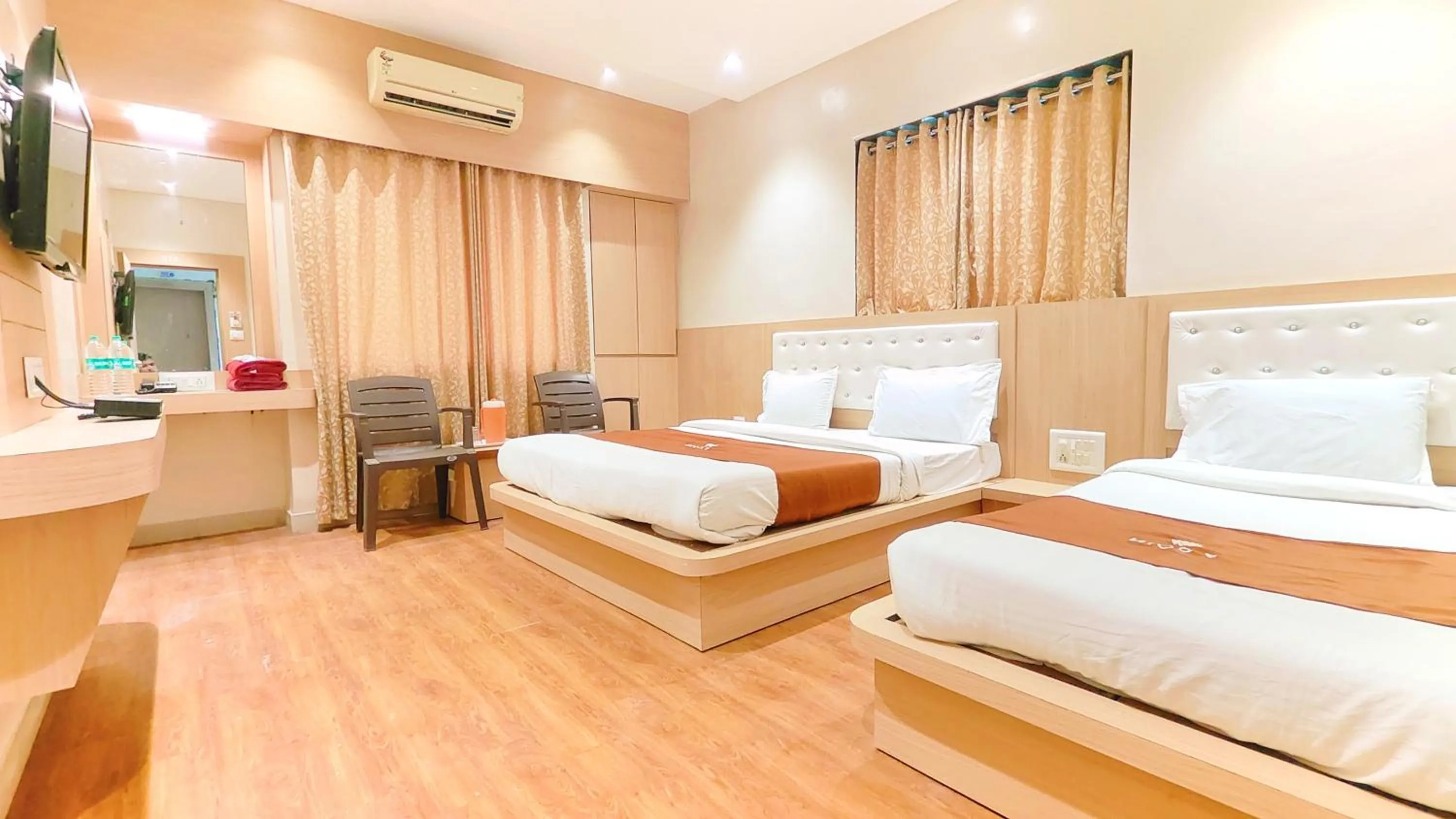 Bed in Hotel Yog Palace Newly Renovated