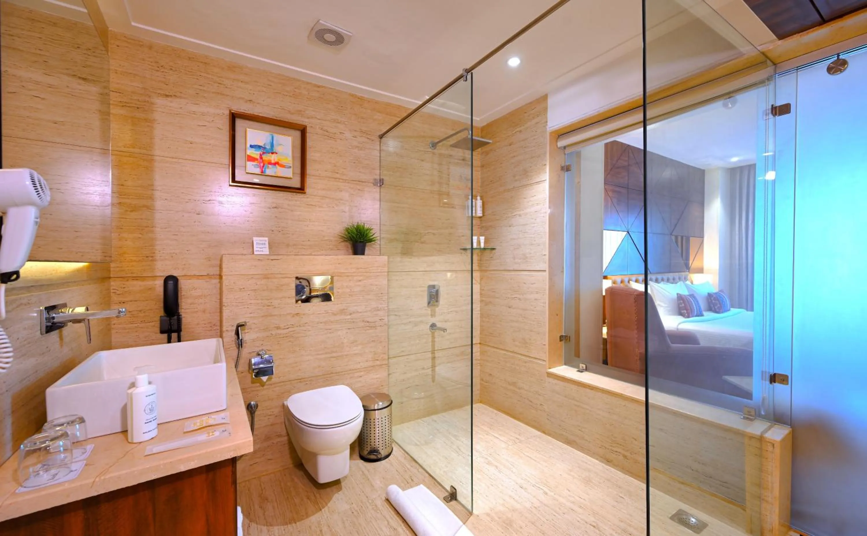 Toilet in Hotel Royale Regent