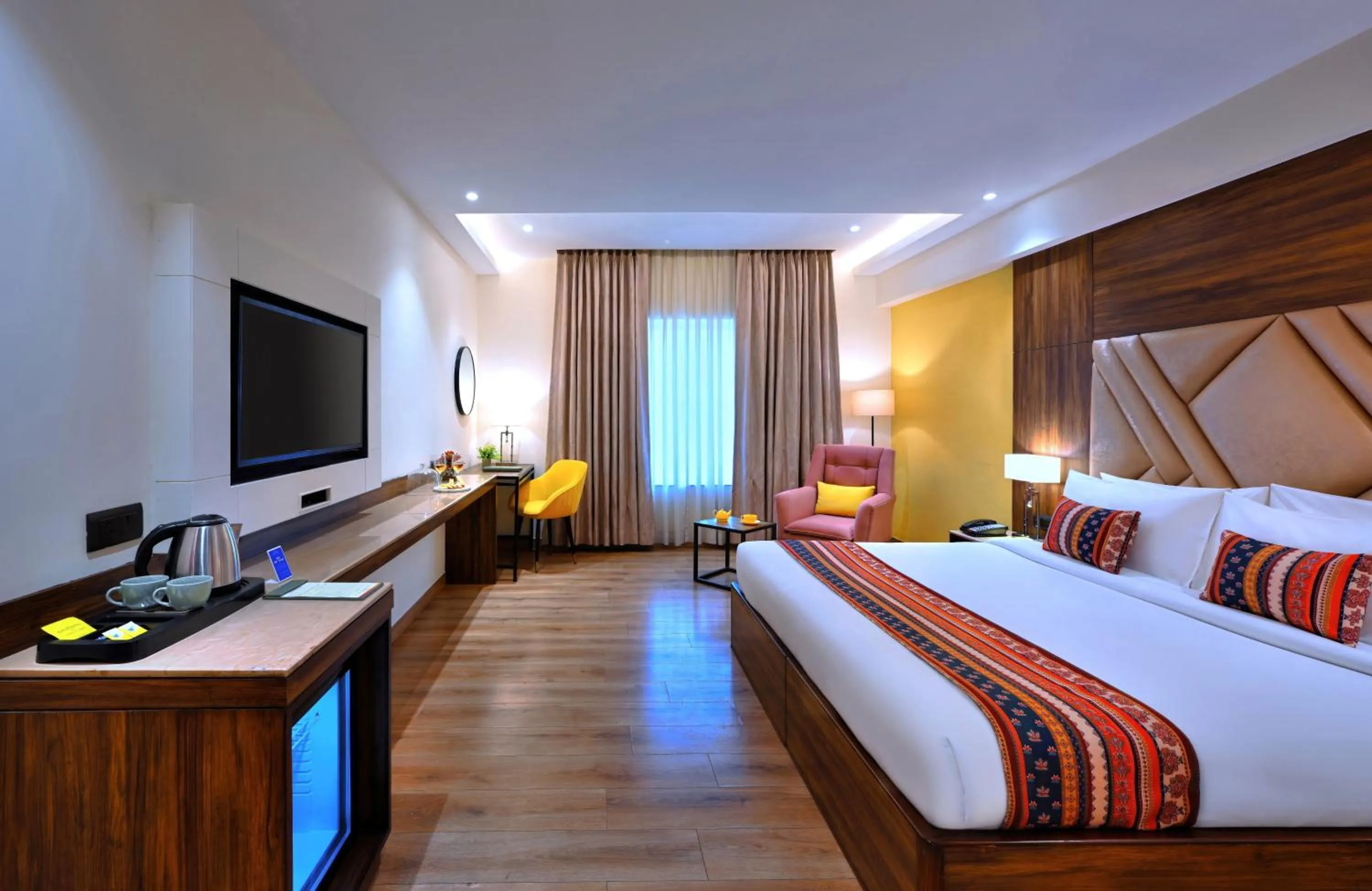 TV and multimedia, Bed in Hotel Royale Regent