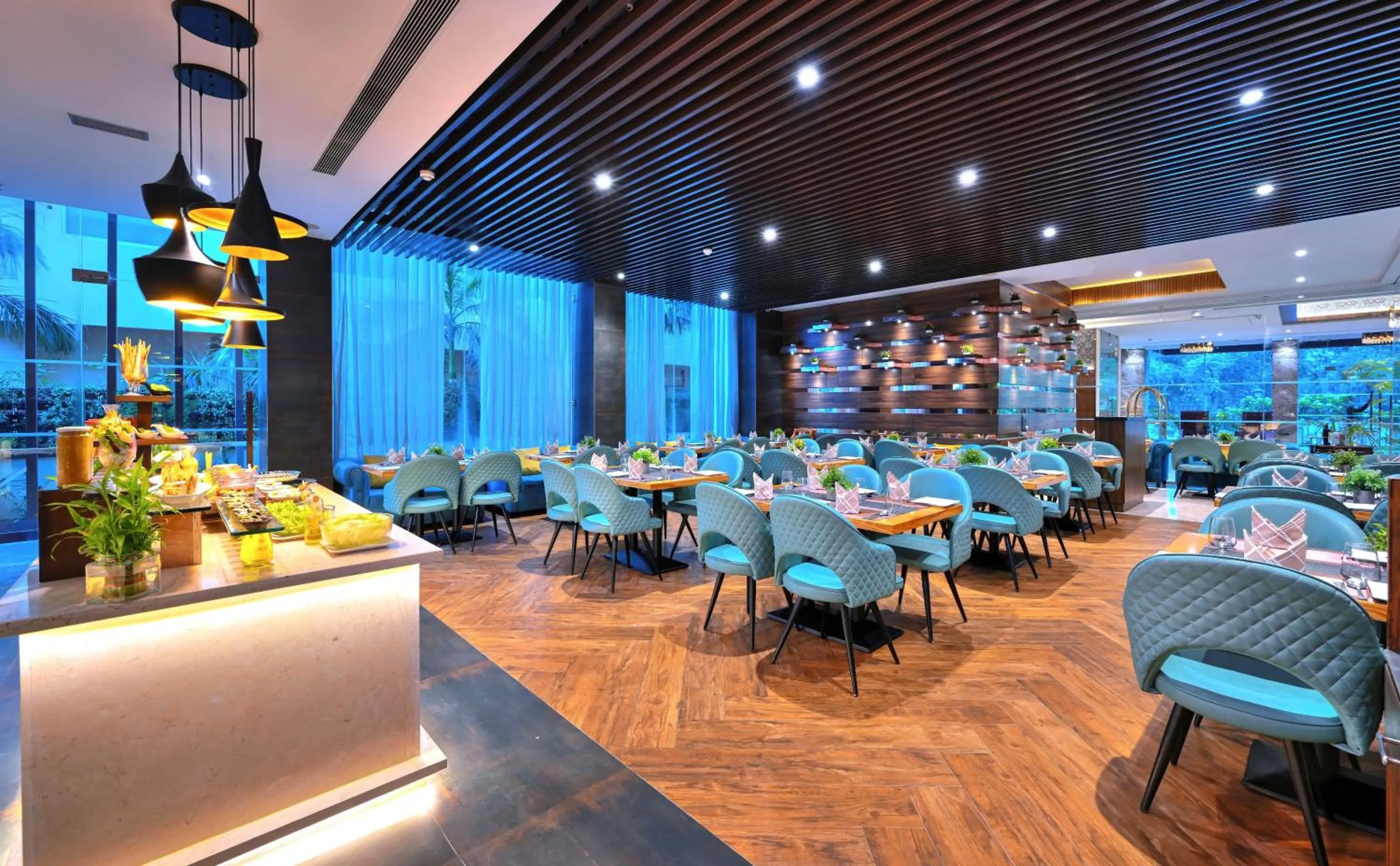 Restaurant/places to eat in Hotel Royale Regent