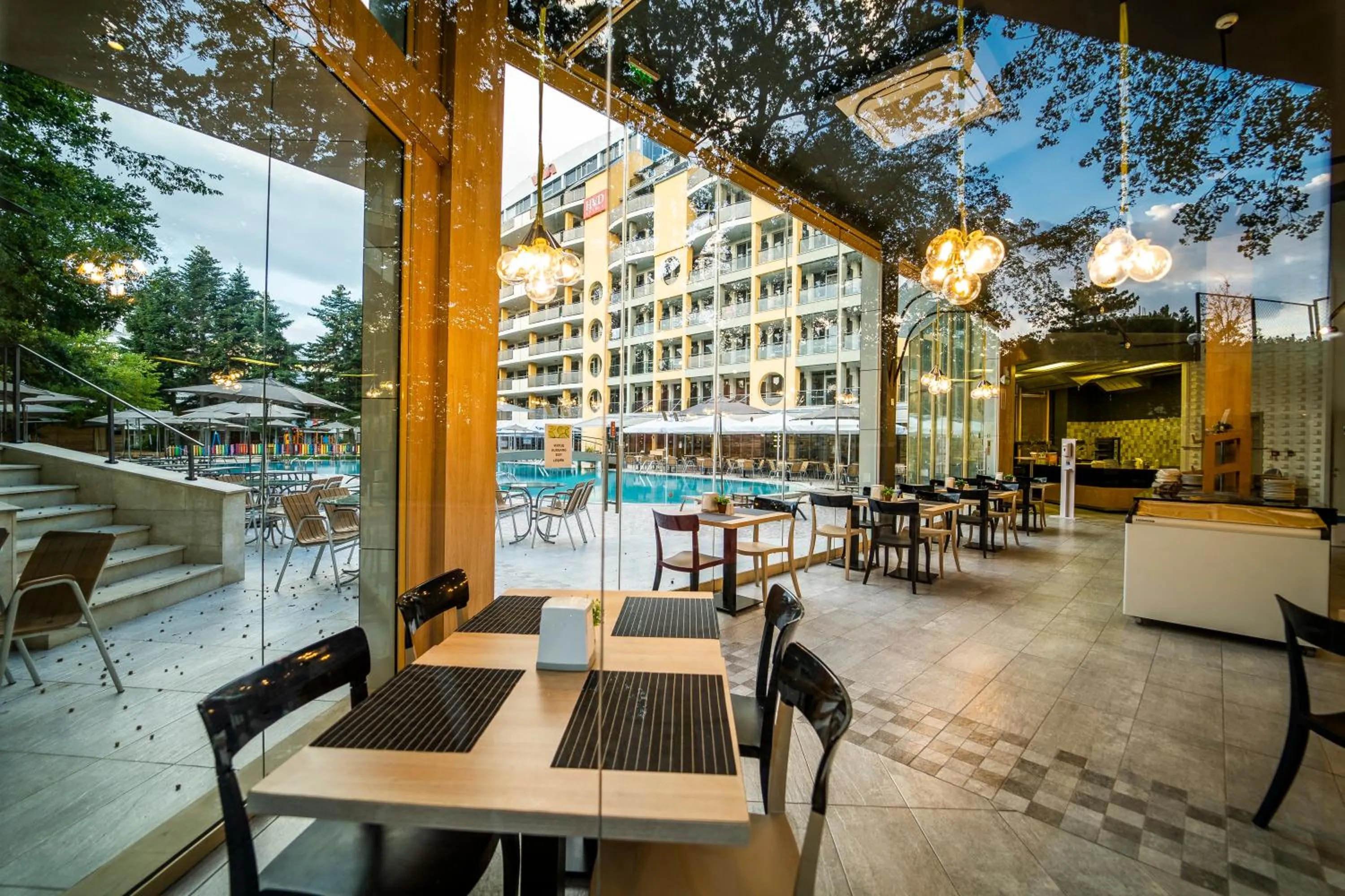 Restaurant/places to eat in HVD Viva Club Ultra All Inclusive - Private Beach & Free Parking