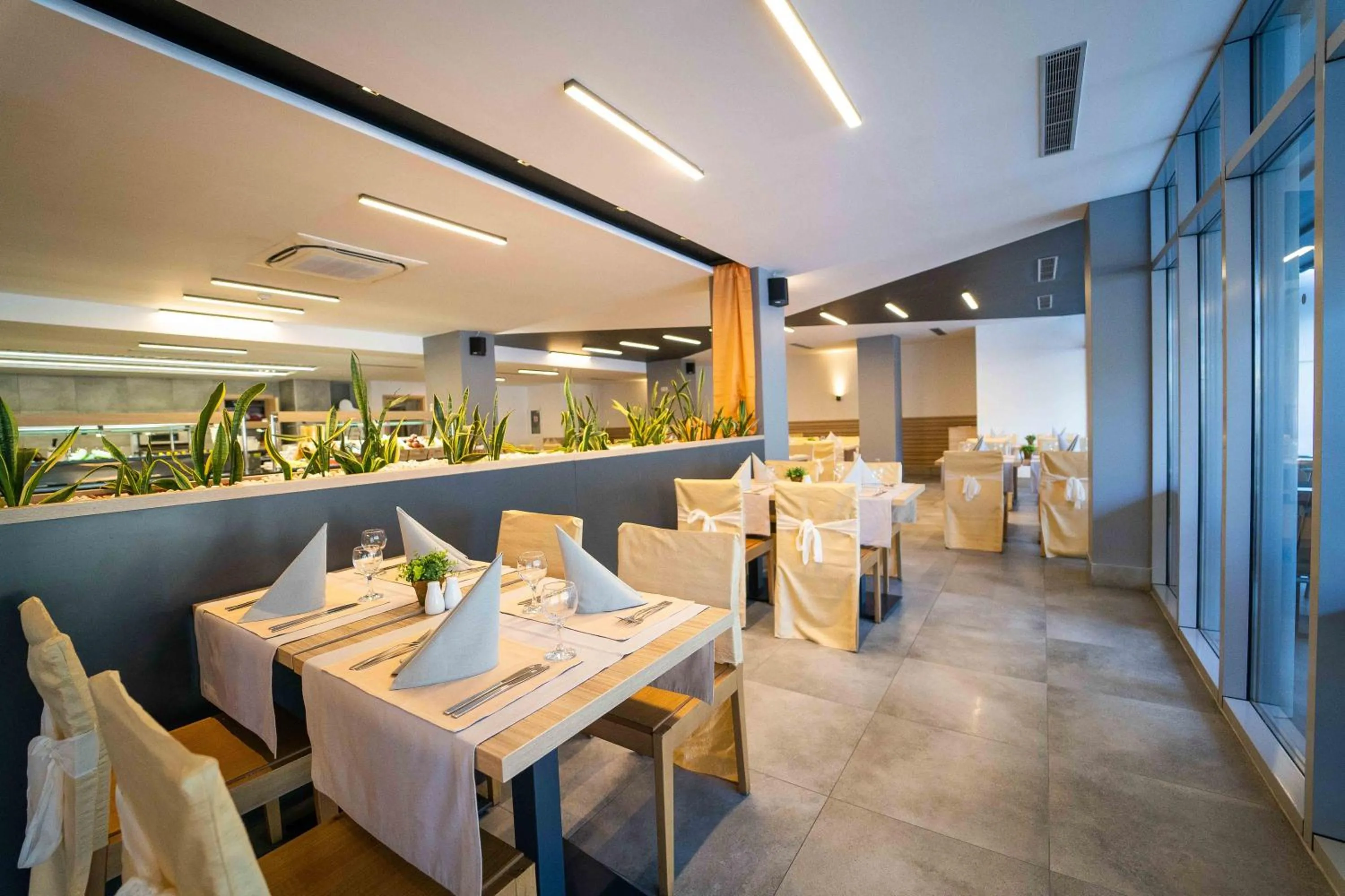 Restaurant/places to eat in HVD Viva Club Ultra All Inclusive - Private Beach & Free Parking