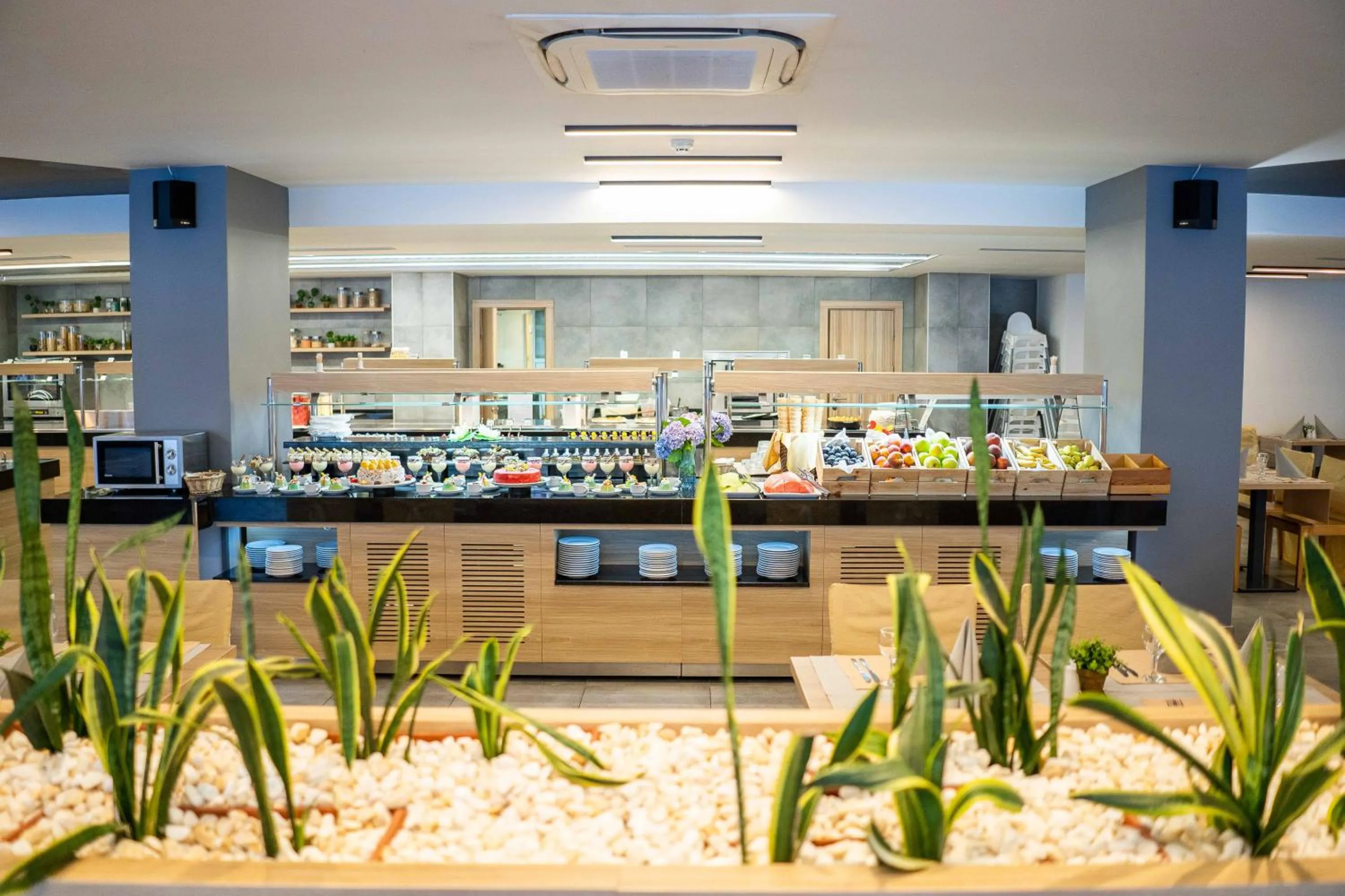 Restaurant/places to eat in HVD Viva Club Ultra All Inclusive - Private Beach & Free Parking