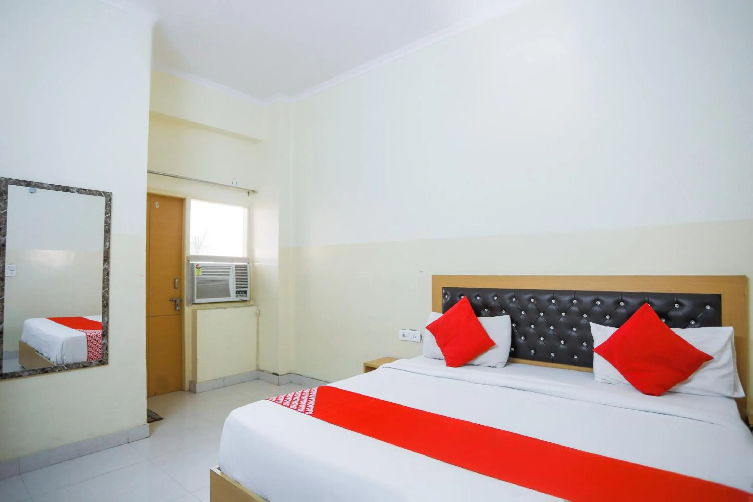 Bedroom in Capital O Crosswind Gold