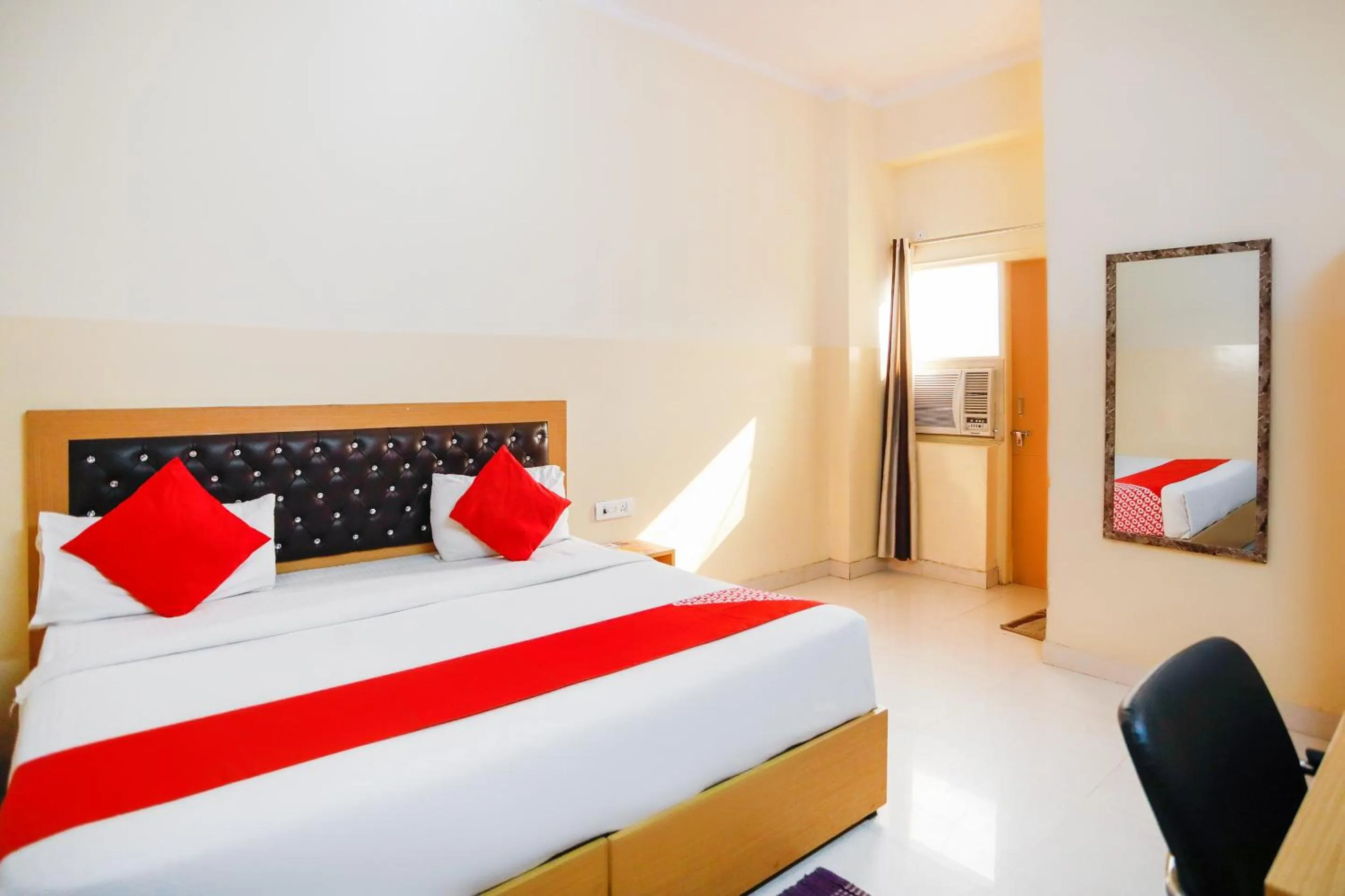 Bedroom in Capital O Crosswind Gold