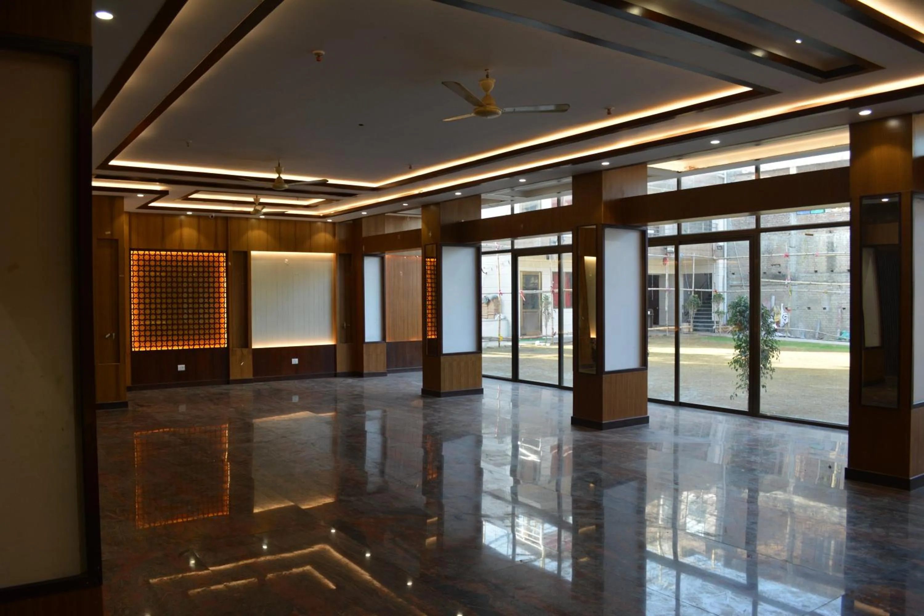 Restaurant/places to eat in JJK Rukmini Vilas Hotel & Banquet
