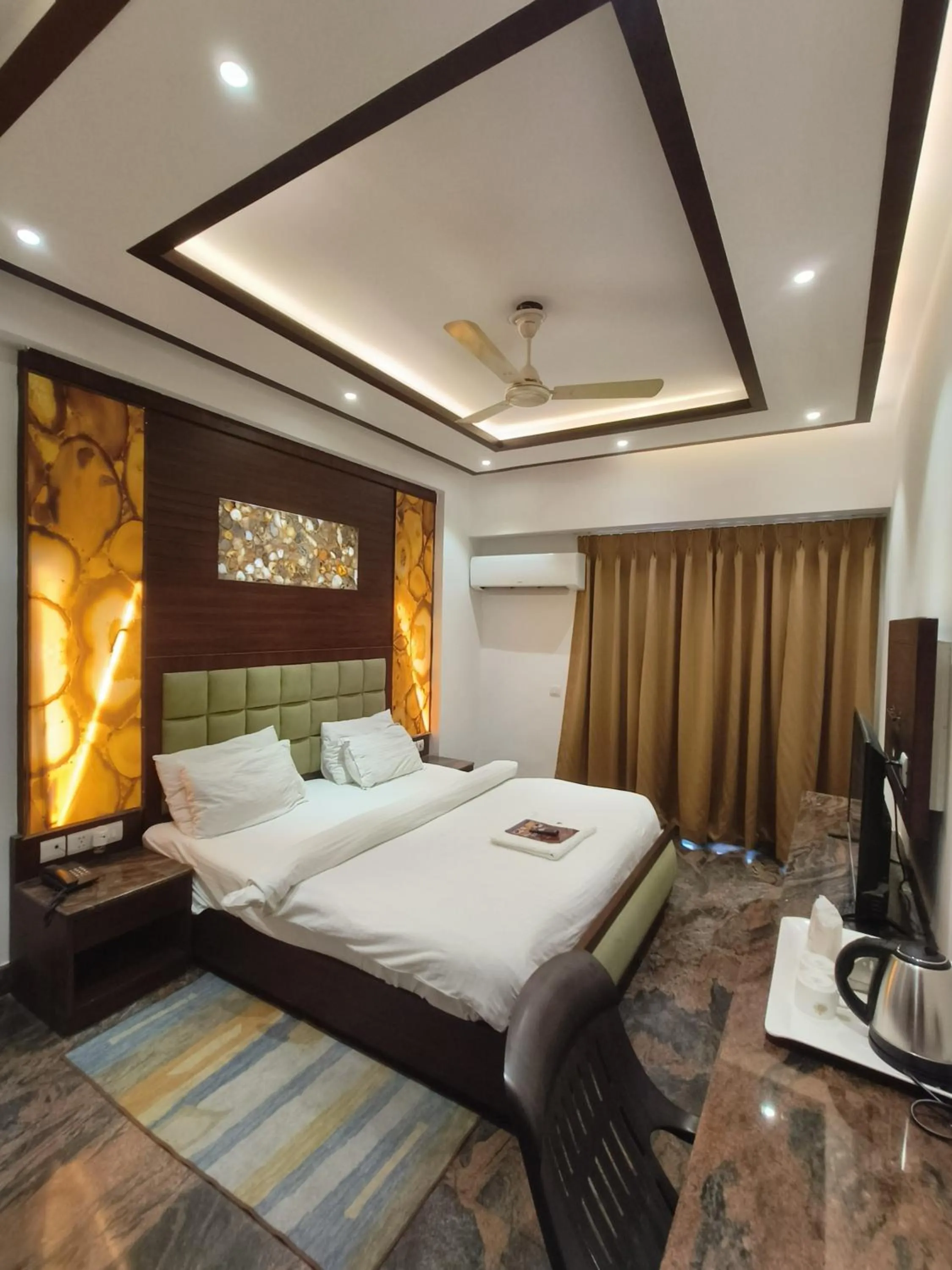 Bed in JJK Rukmini Vilas Hotel & Banquet