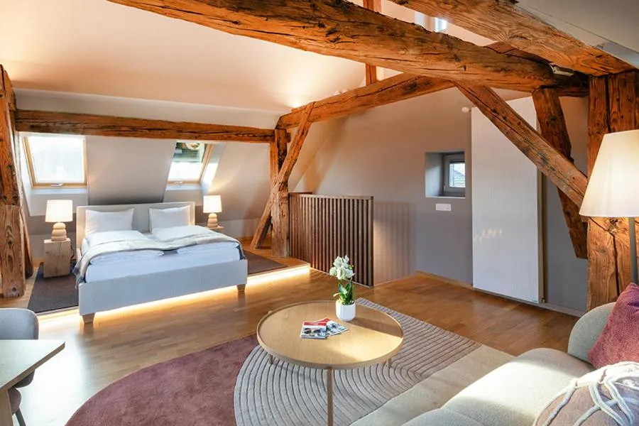 Seating area, Bed in Hotel Roter Ochsen