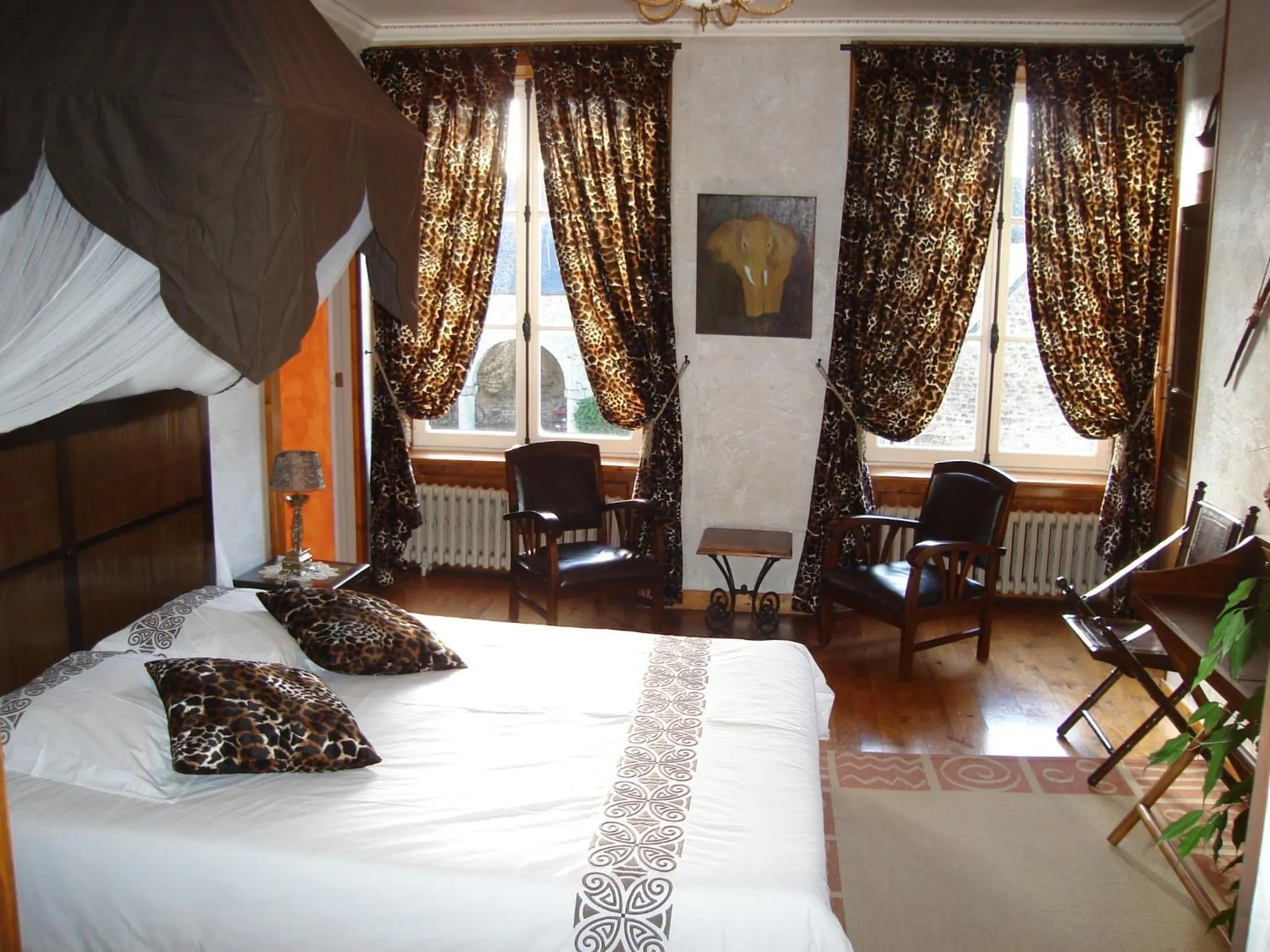 Photo of the whole room, Bed in Manoir De Savigny
