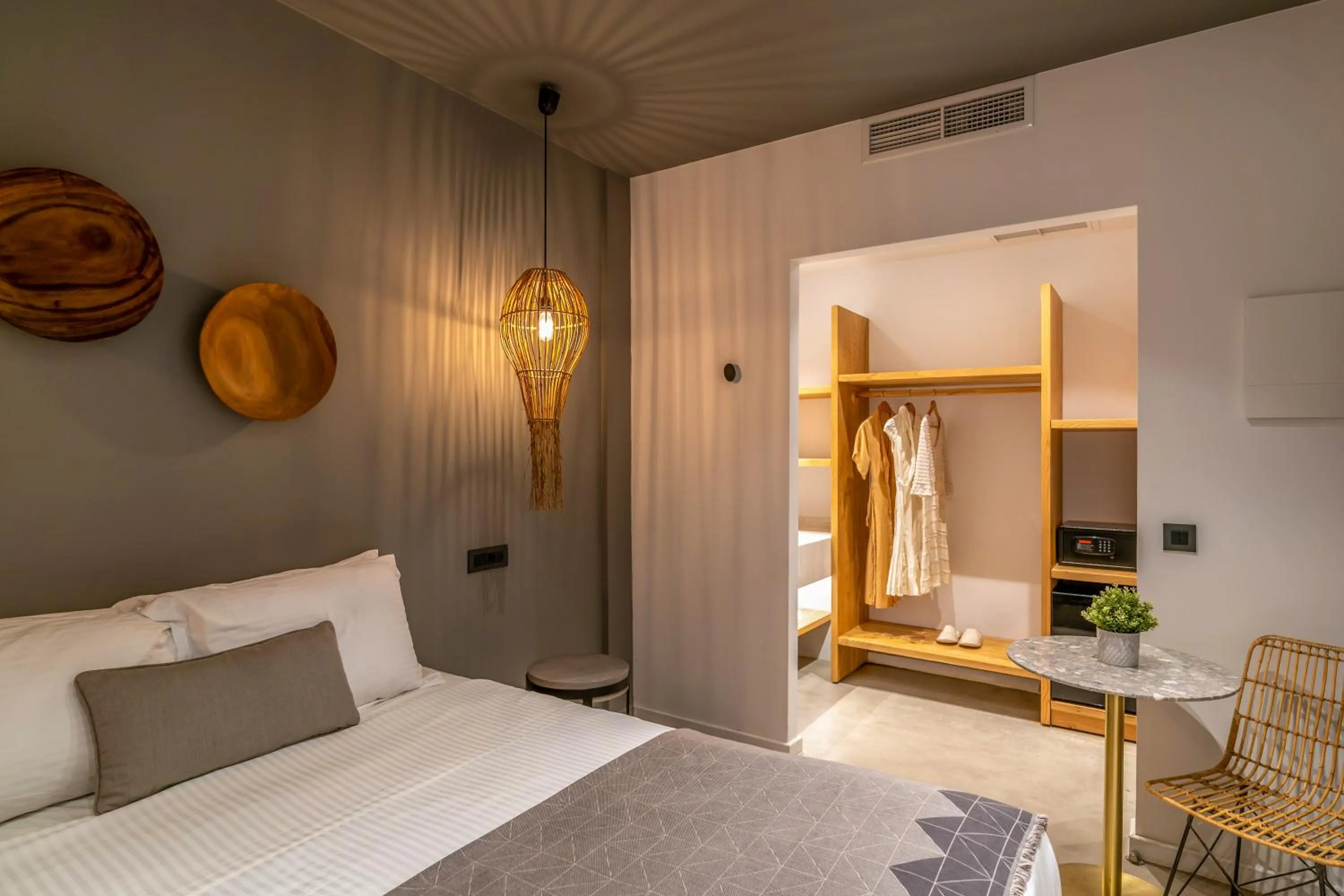 Photo of the whole room, Bed in Lemon Suites Santorini