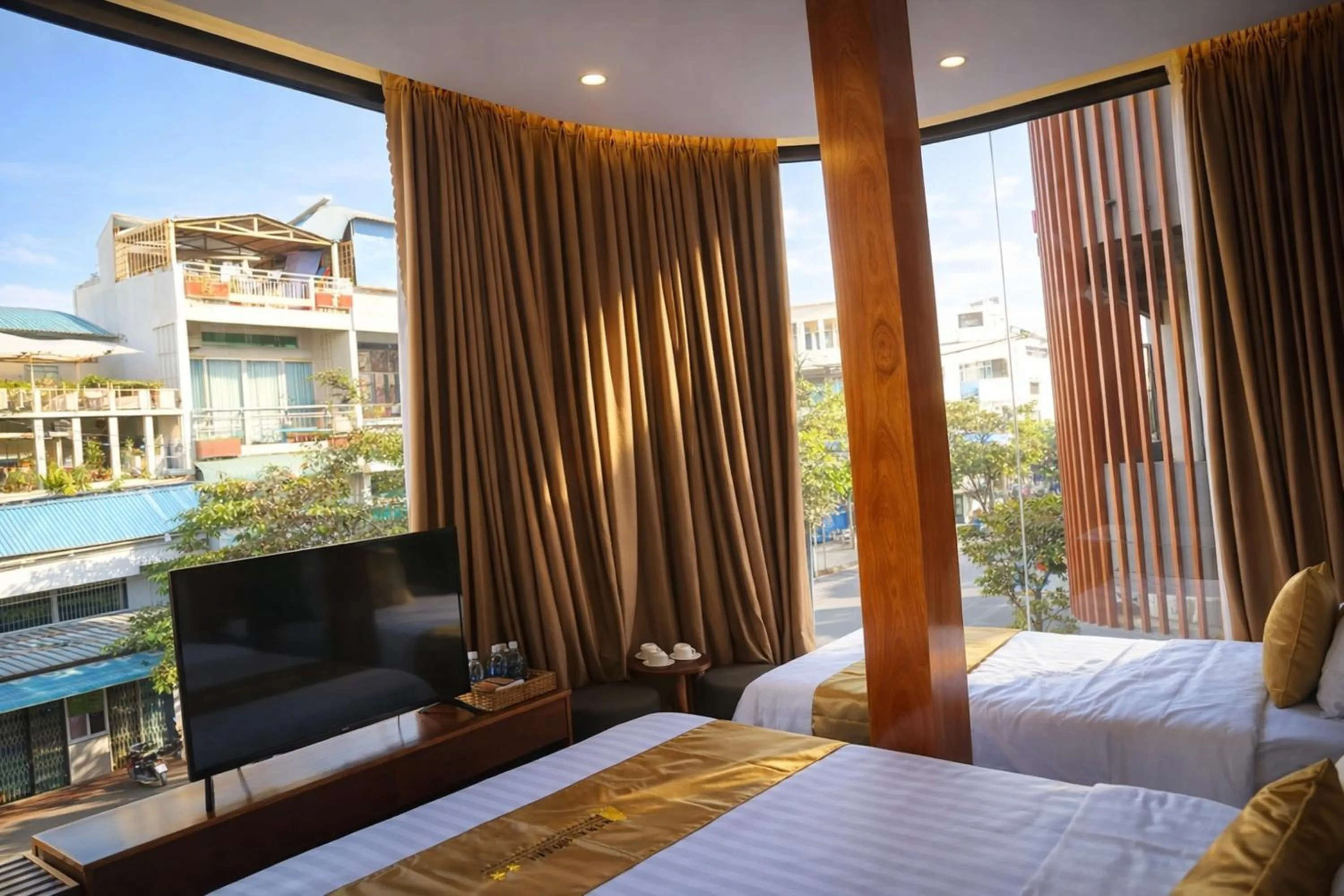 Living room, Bed in Mira Hotel Quy Nhơn