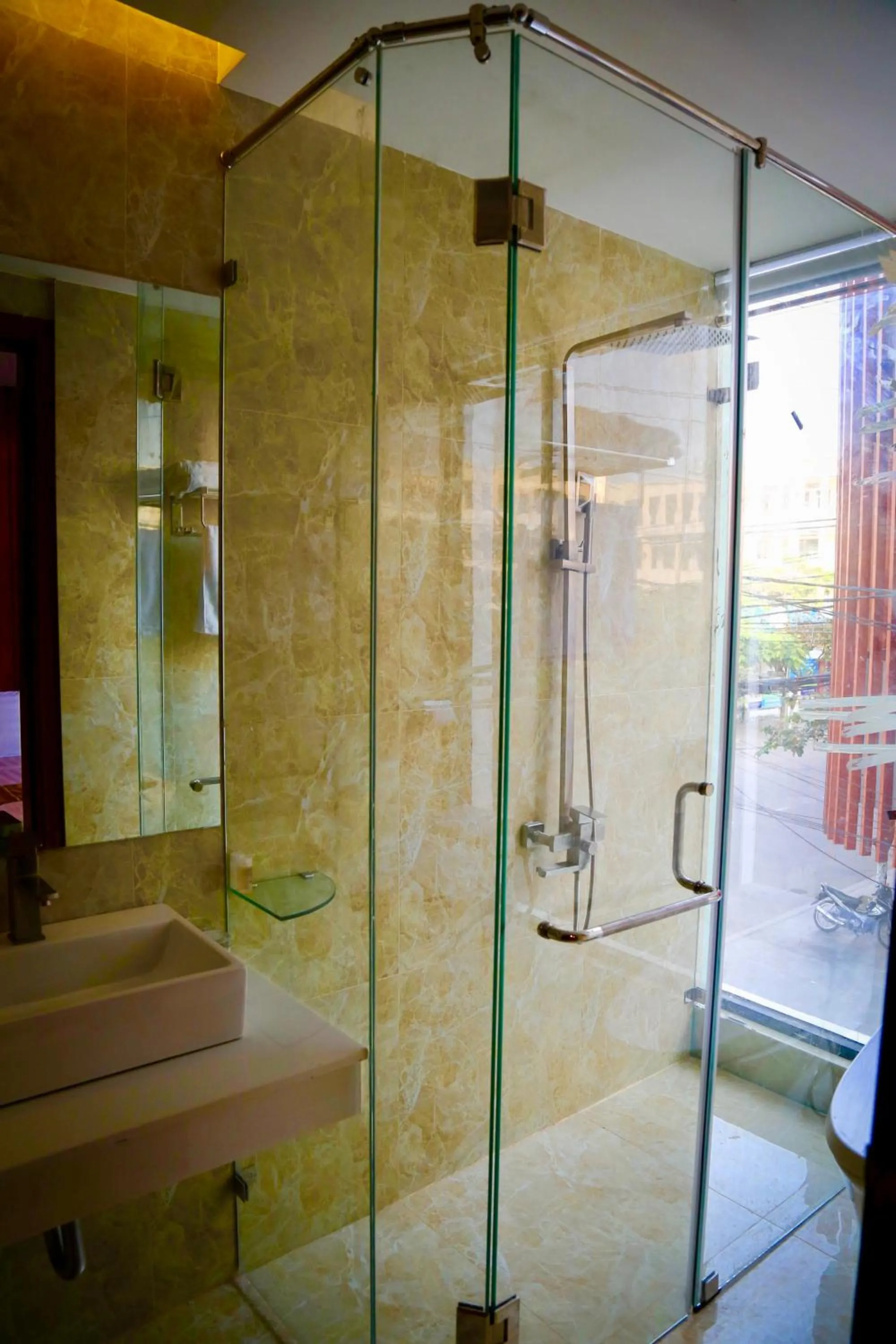 Shower in Mira Hotel Quy Nhơn
