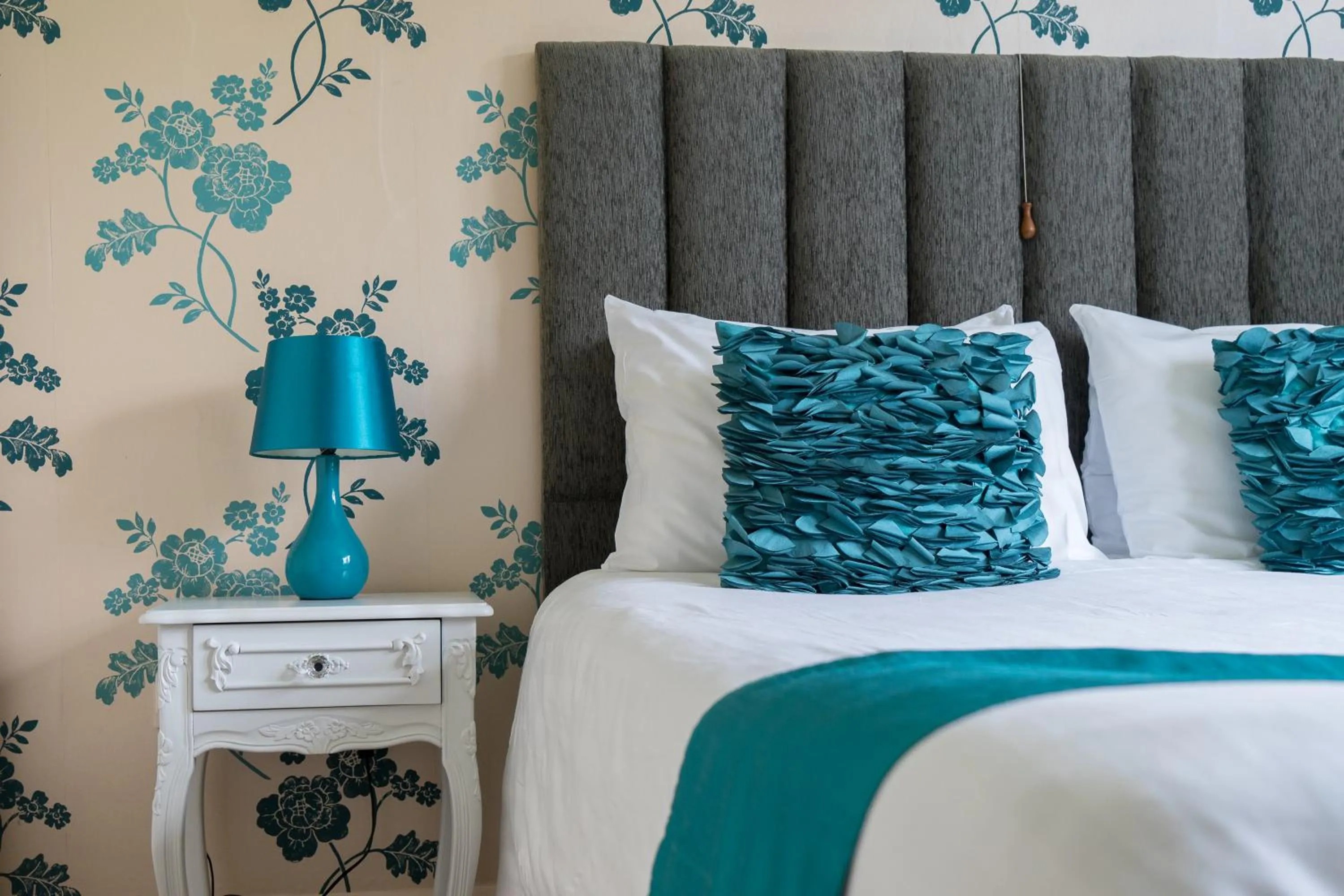 Bed in Fox & Hounds Country Hotel